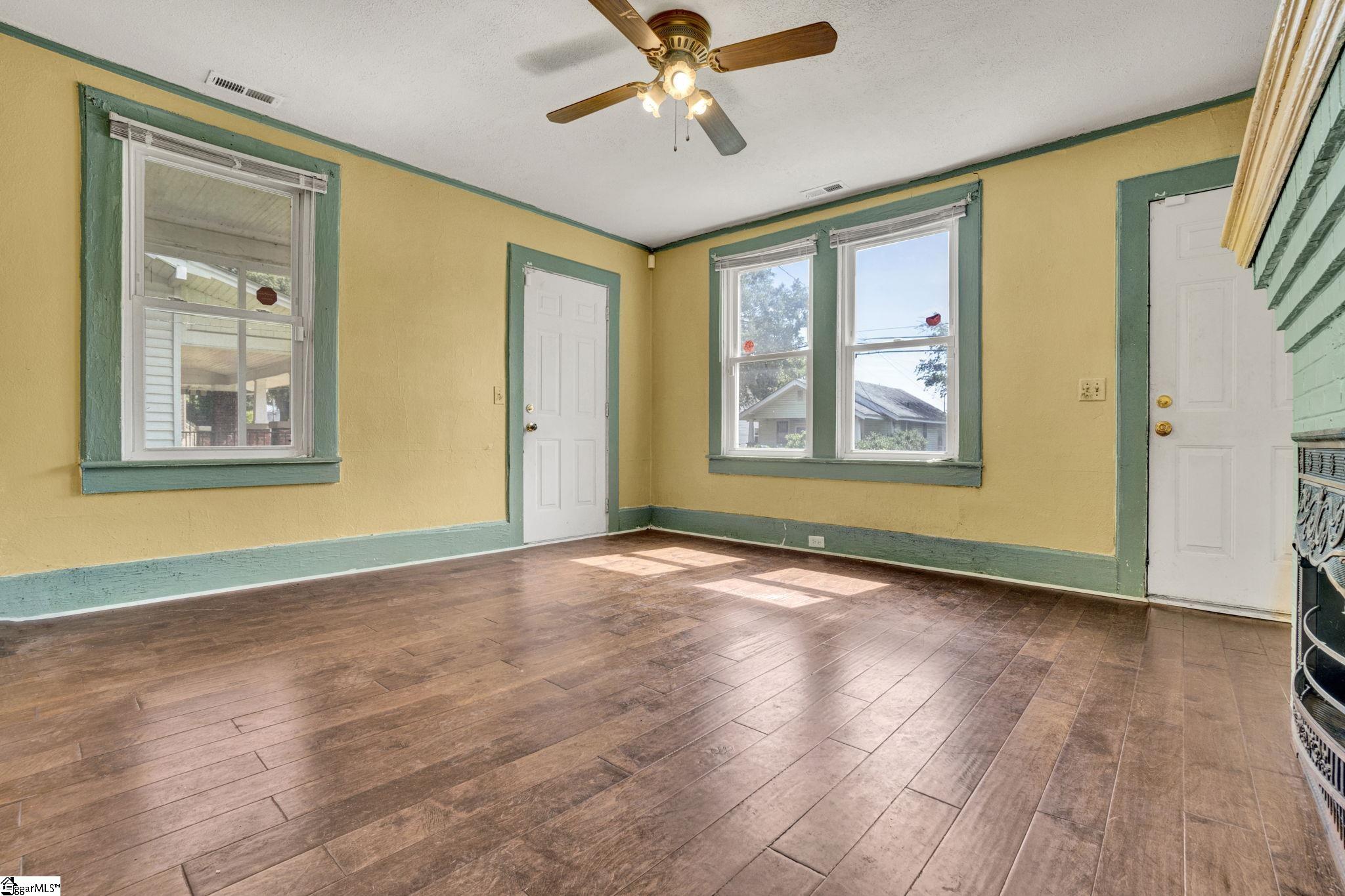 526 Perry Avenue Property Photo 11