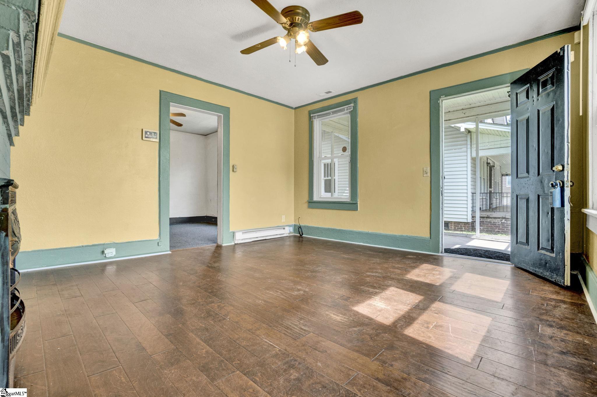 526 Perry Avenue Property Photo 12