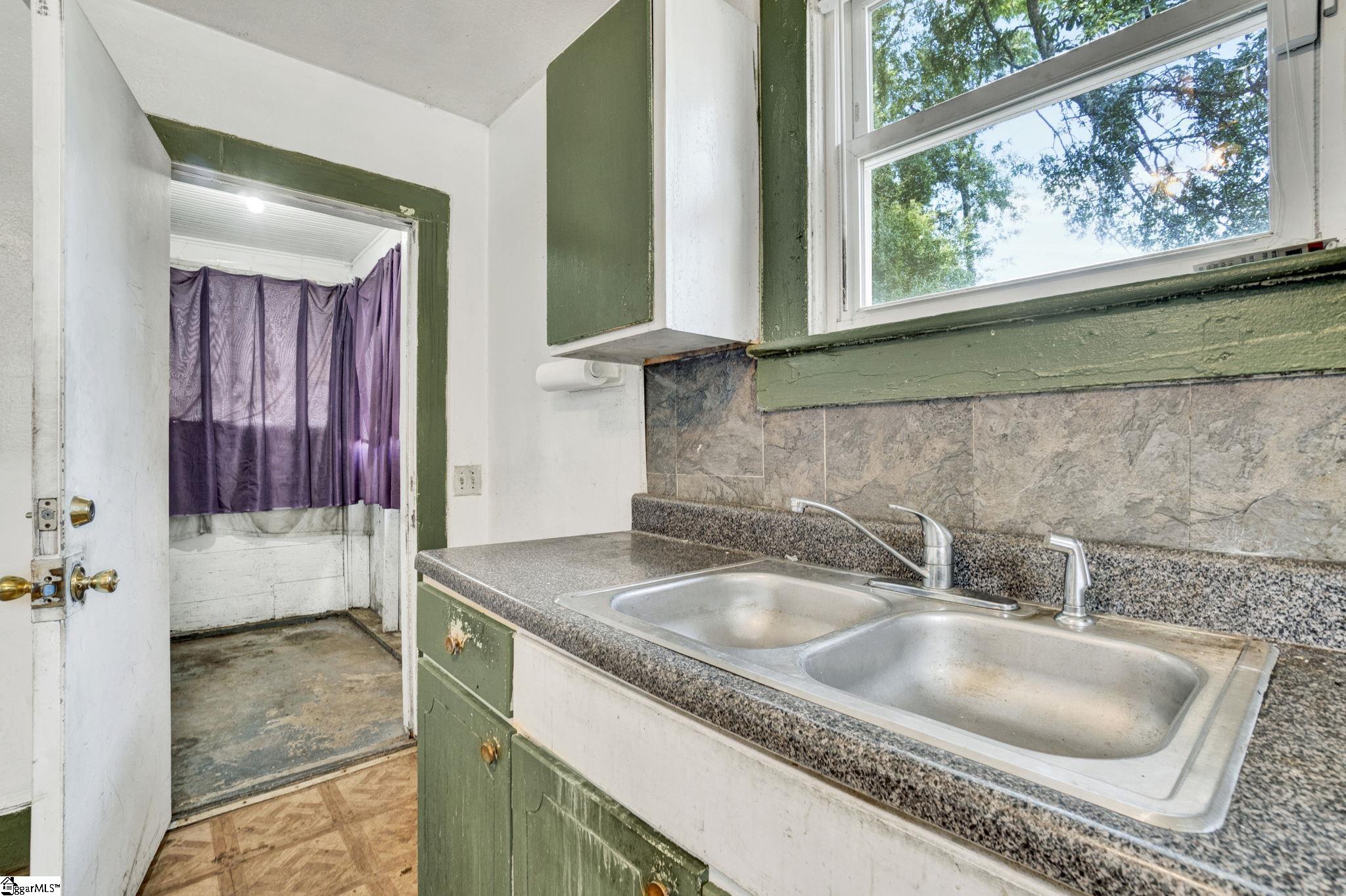 526 Perry Avenue Property Photo 25
