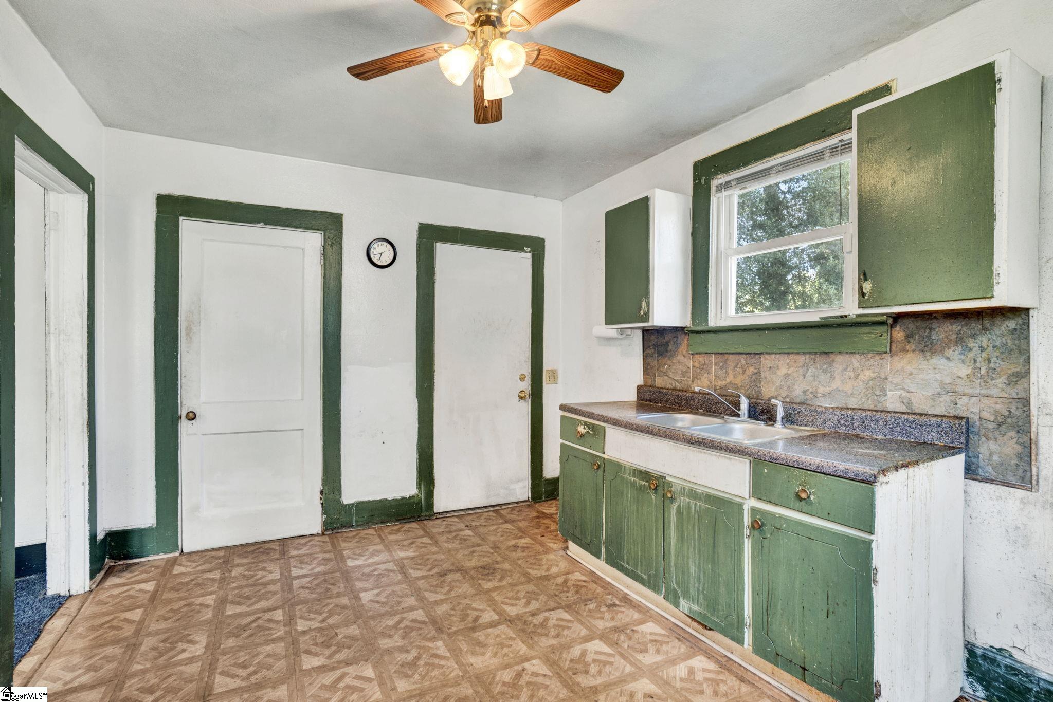 526 Perry Avenue Property Photo 27