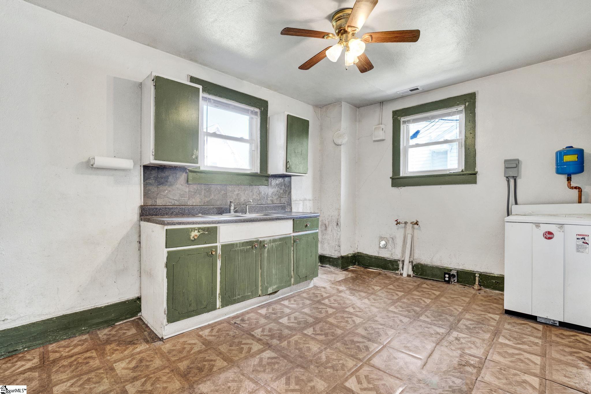 526 Perry Avenue Property Photo 33