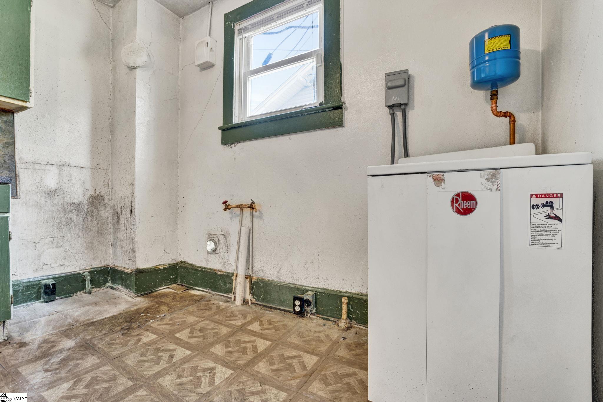526 Perry Avenue Property Photo 35