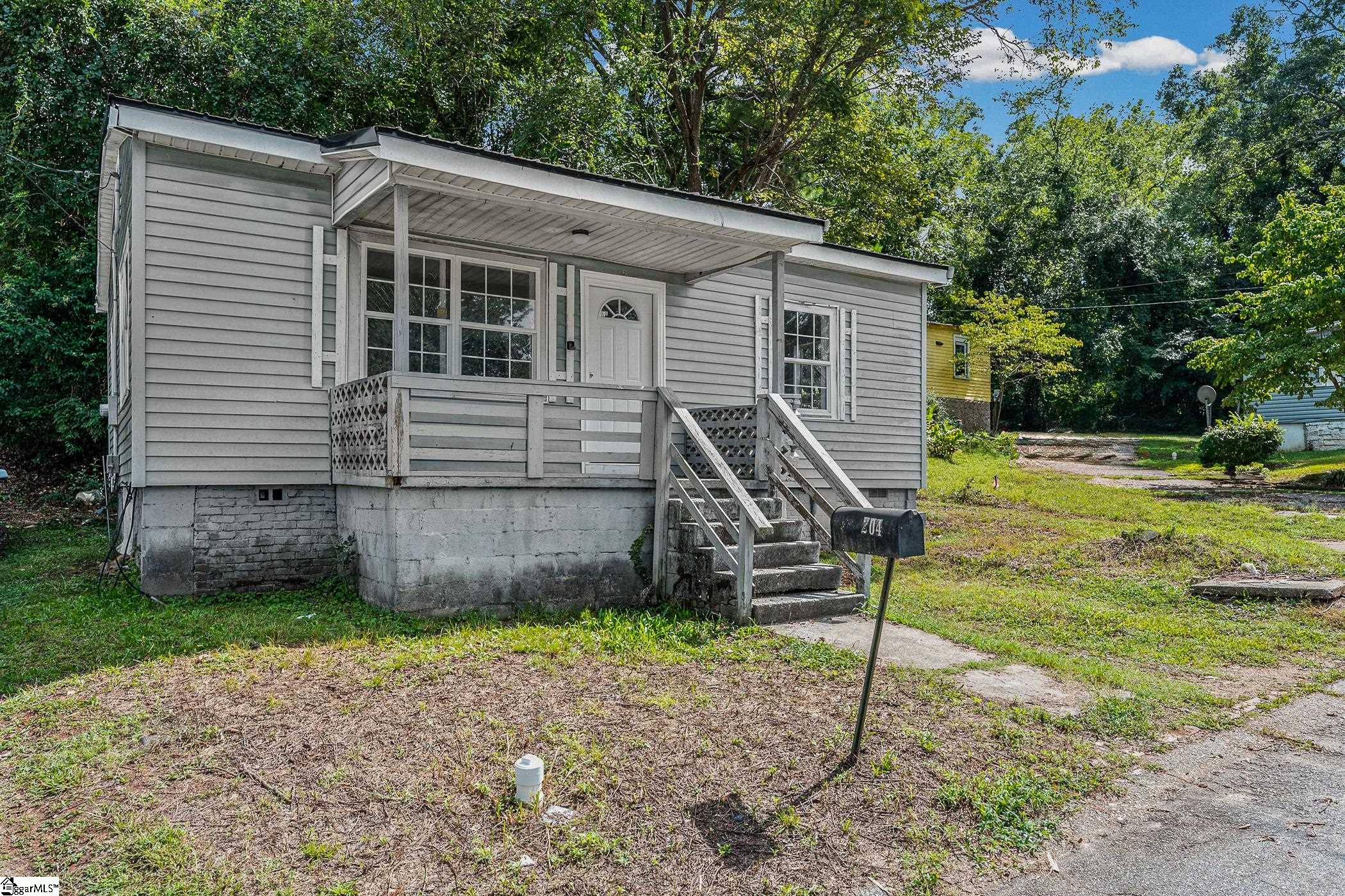 204 Hunters Court Property Photo 2