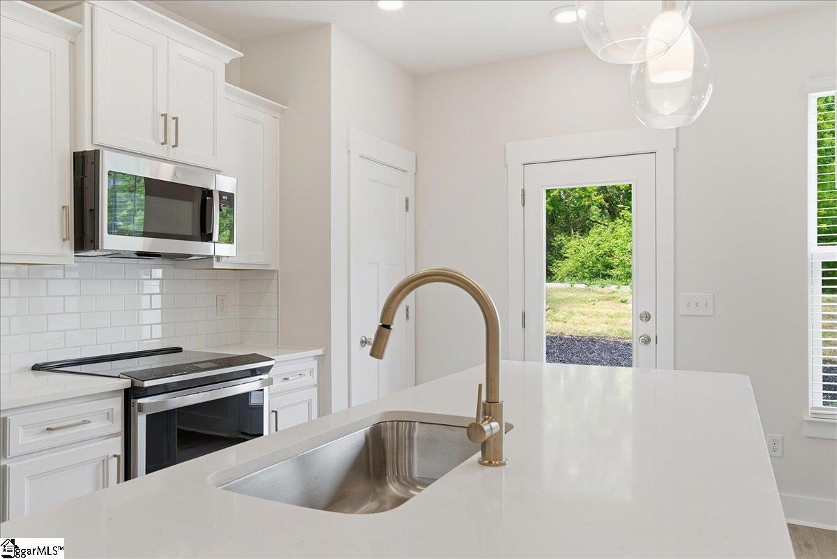 105 Redfield Place Property Photo 8