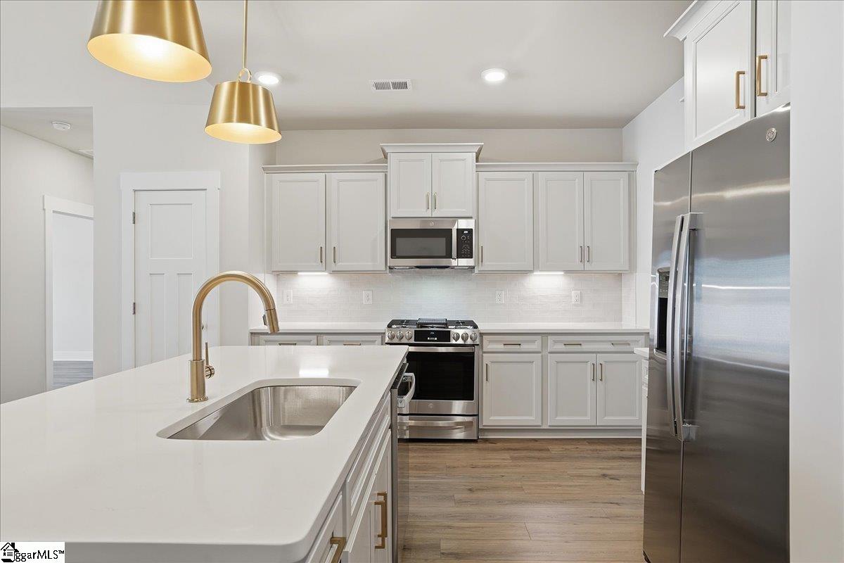 427 Crestcreek Drive Property Photo 4