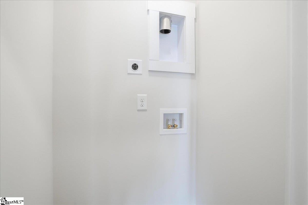 427 Crestcreek Drive Property Photo 15