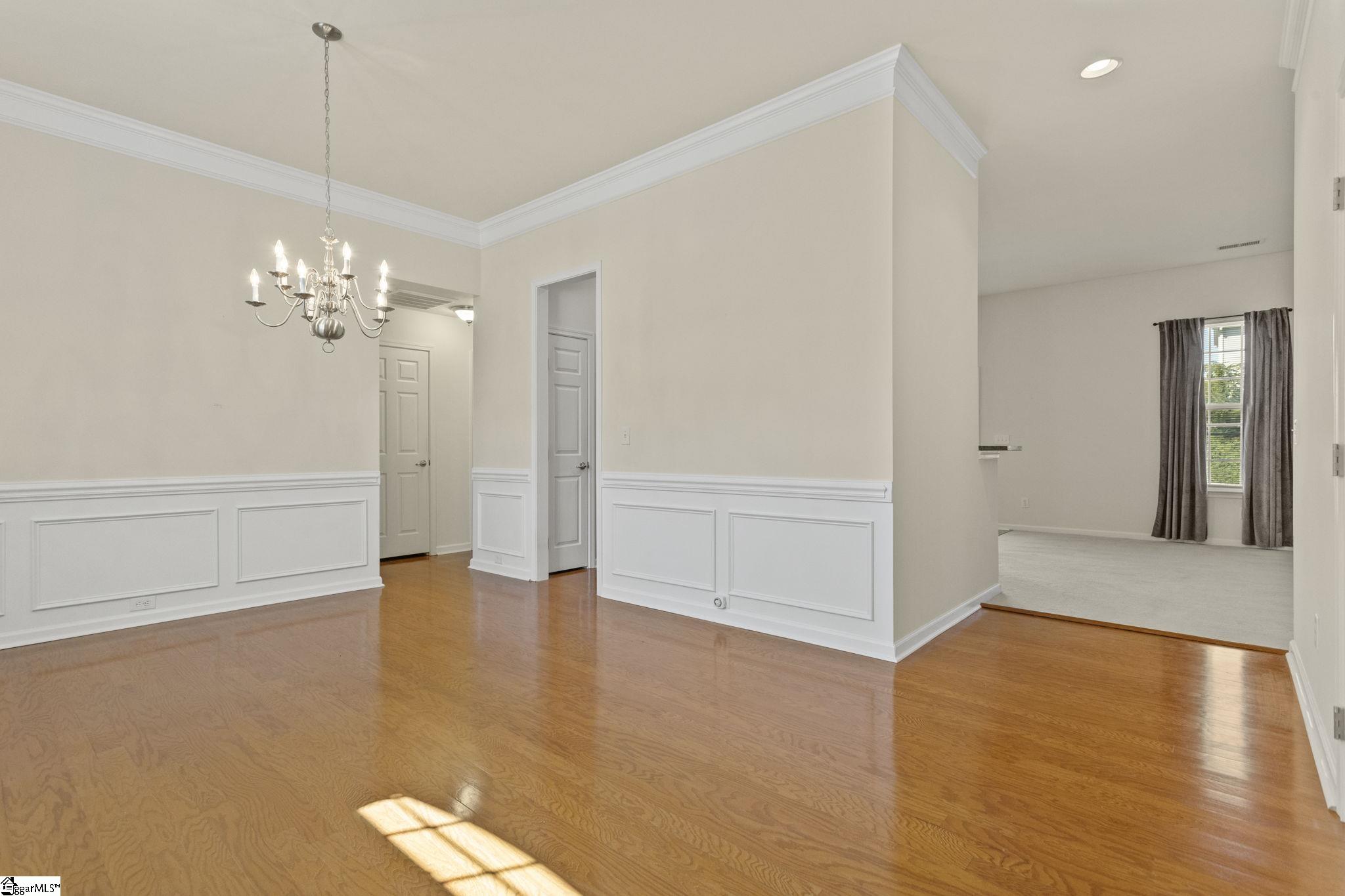 567 Shoreline Boulevard Property Photo 3