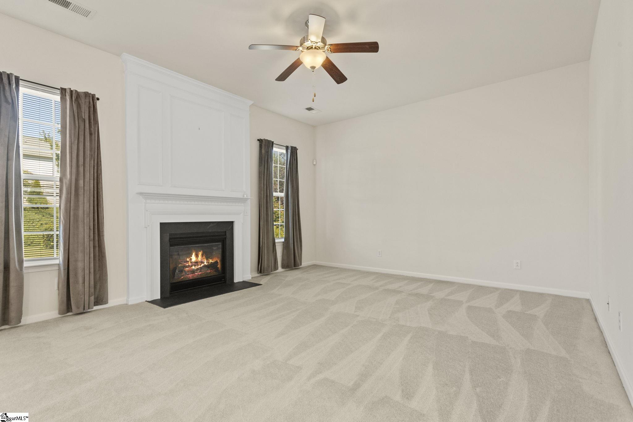 567 Shoreline Boulevard Property Photo 6