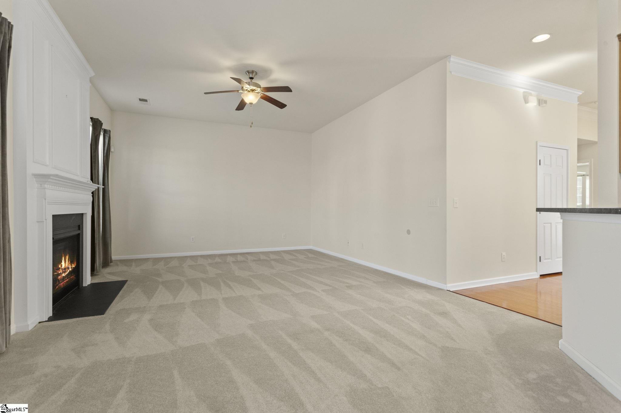 567 Shoreline Boulevard Property Photo 7