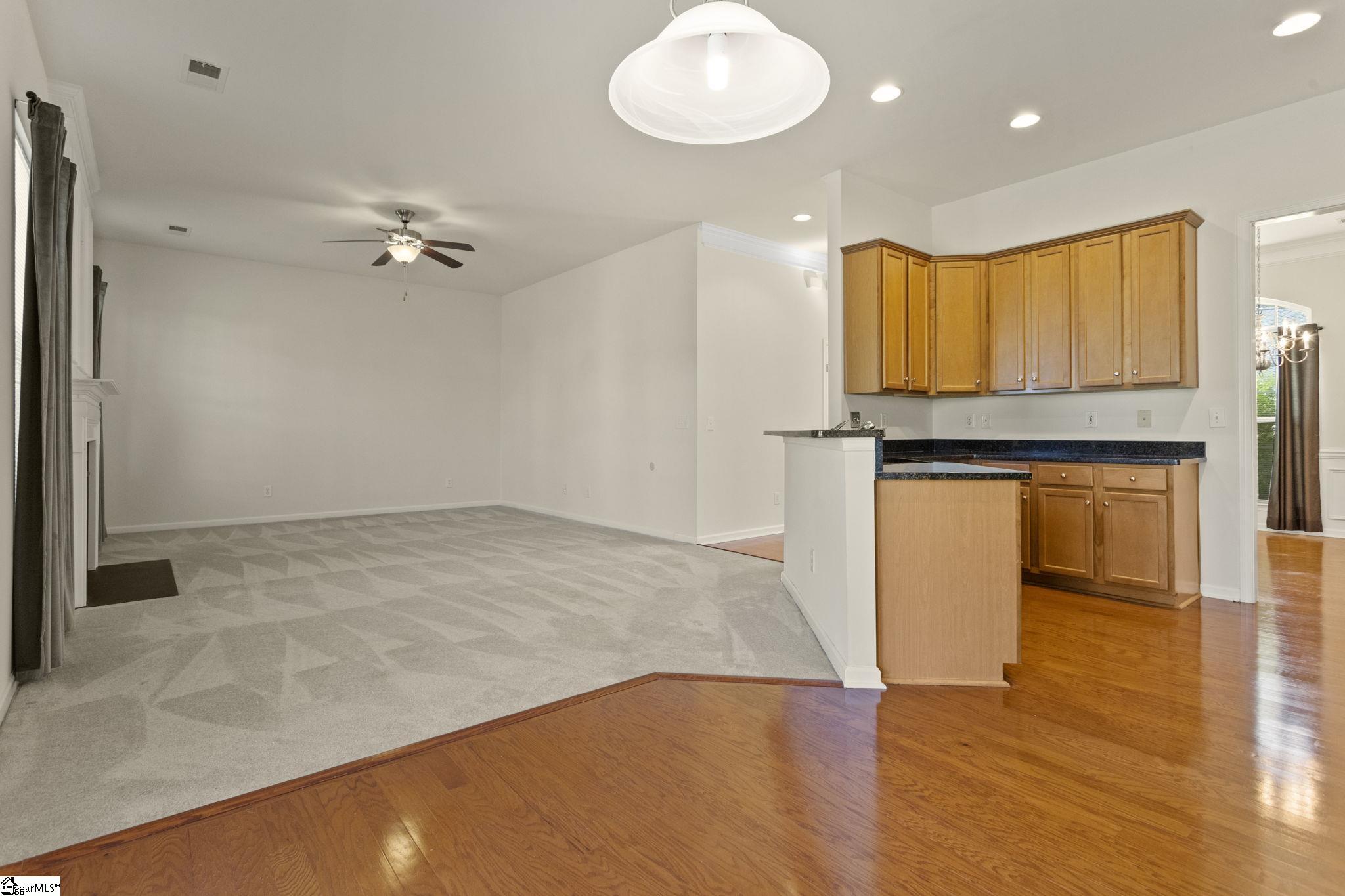 567 Shoreline Boulevard Property Photo 10