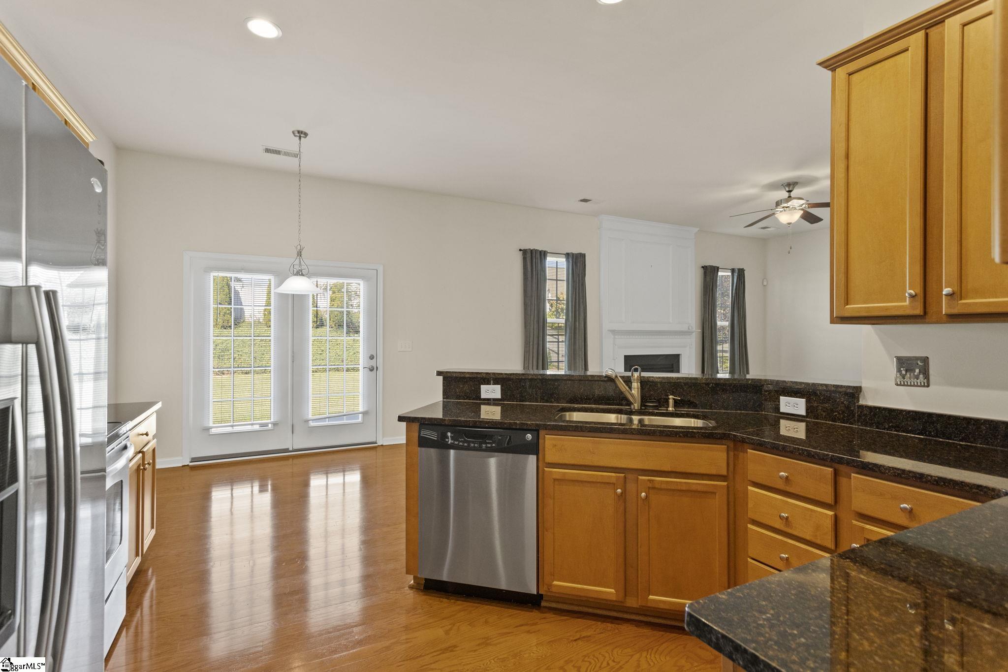567 Shoreline Boulevard Property Photo 12