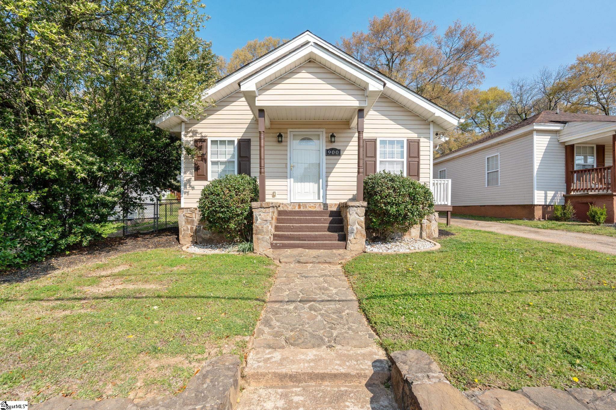 900 Green Avenue Property Photo 1