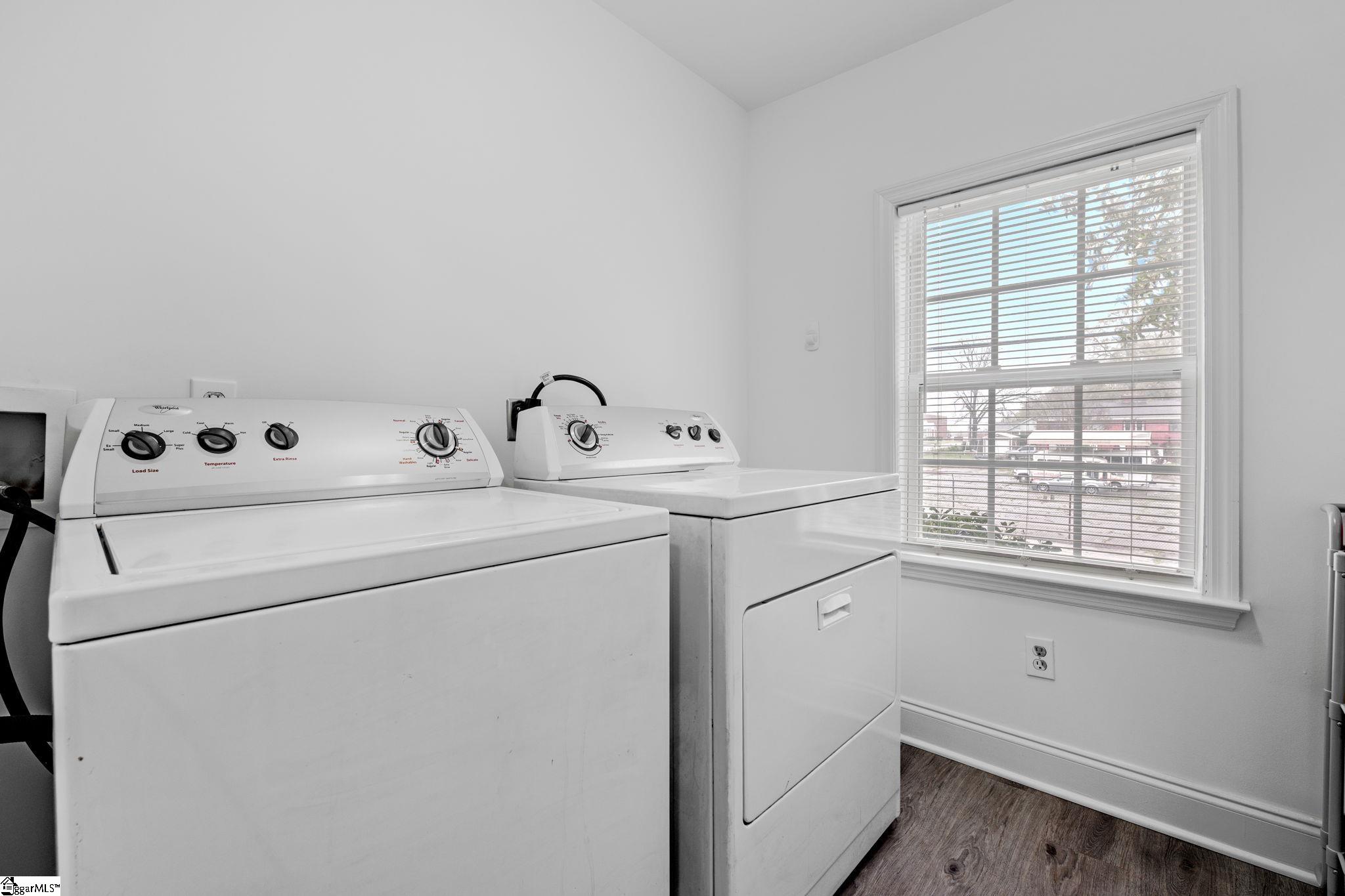 900 Green Avenue Property Photo 21