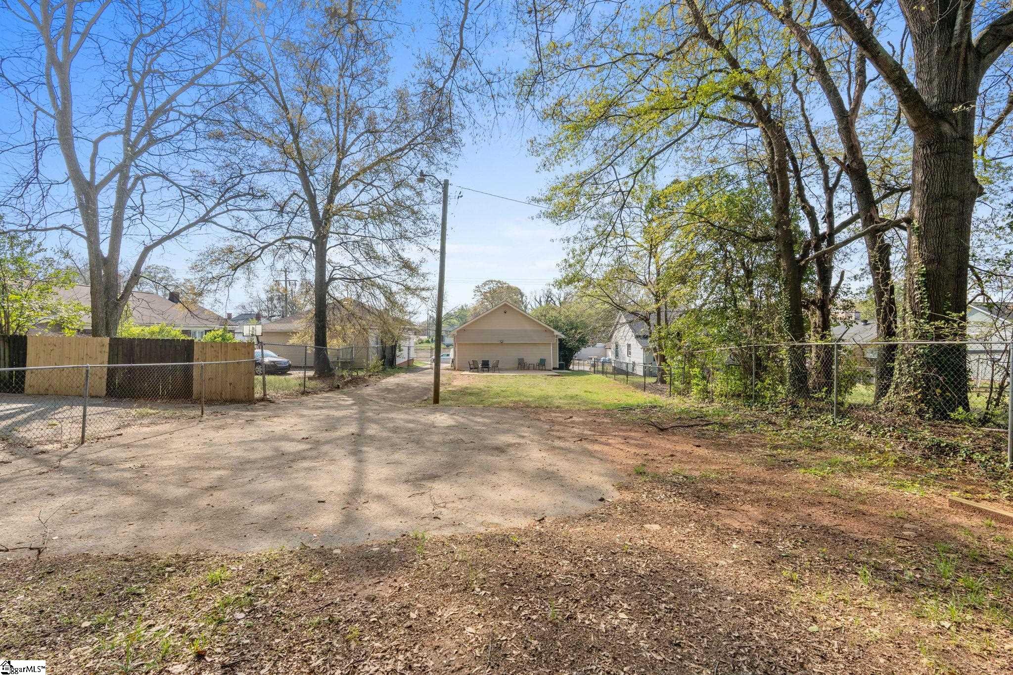 900 Green Avenue Property Photo 25