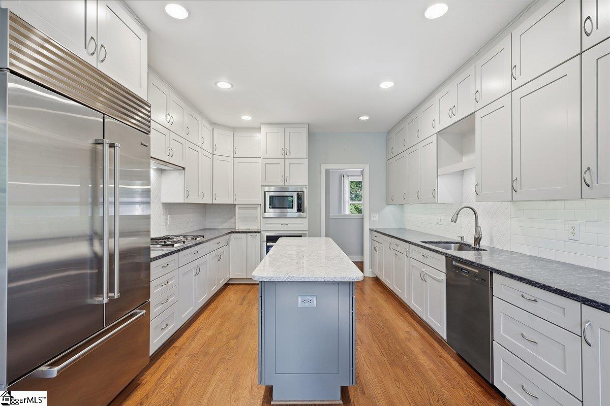 1 Mandarin Circle Property Photo 9