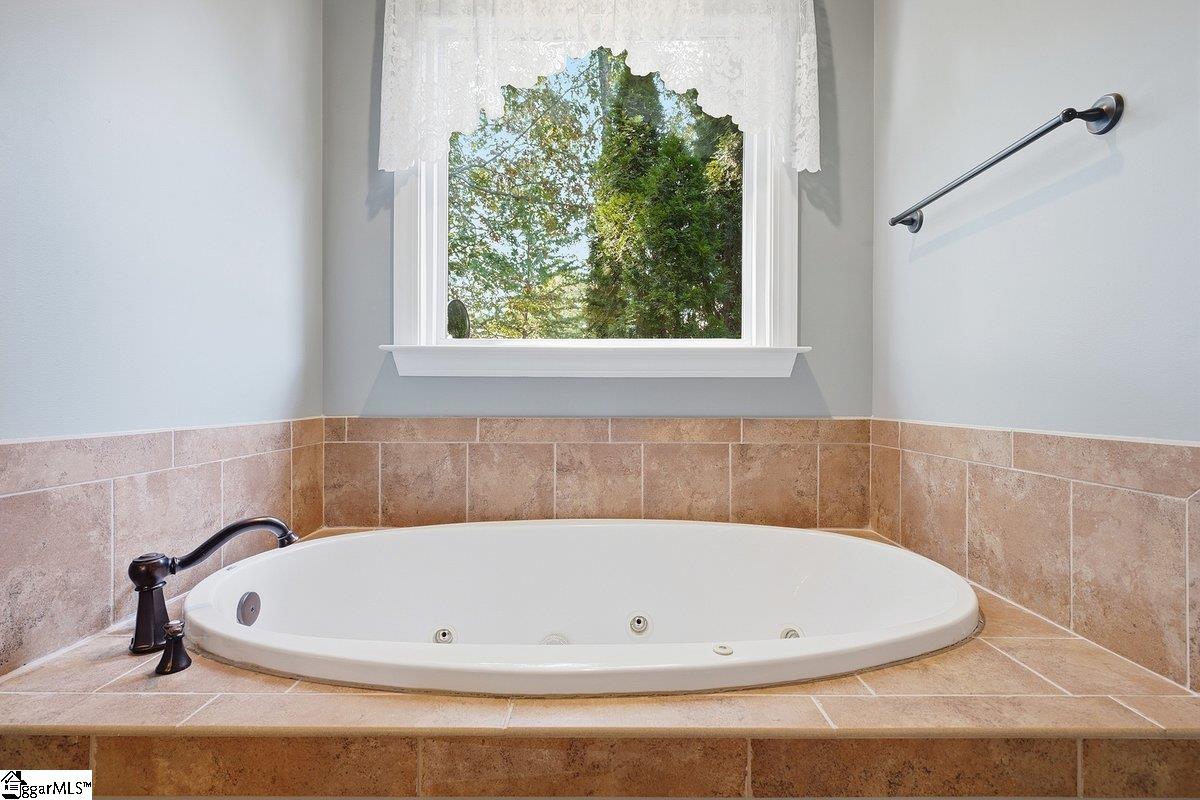 1 Mandarin Circle Property Photo 21