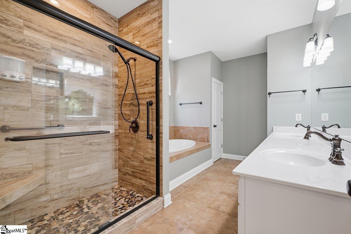 1 Mandarin Circle Property Photo 22