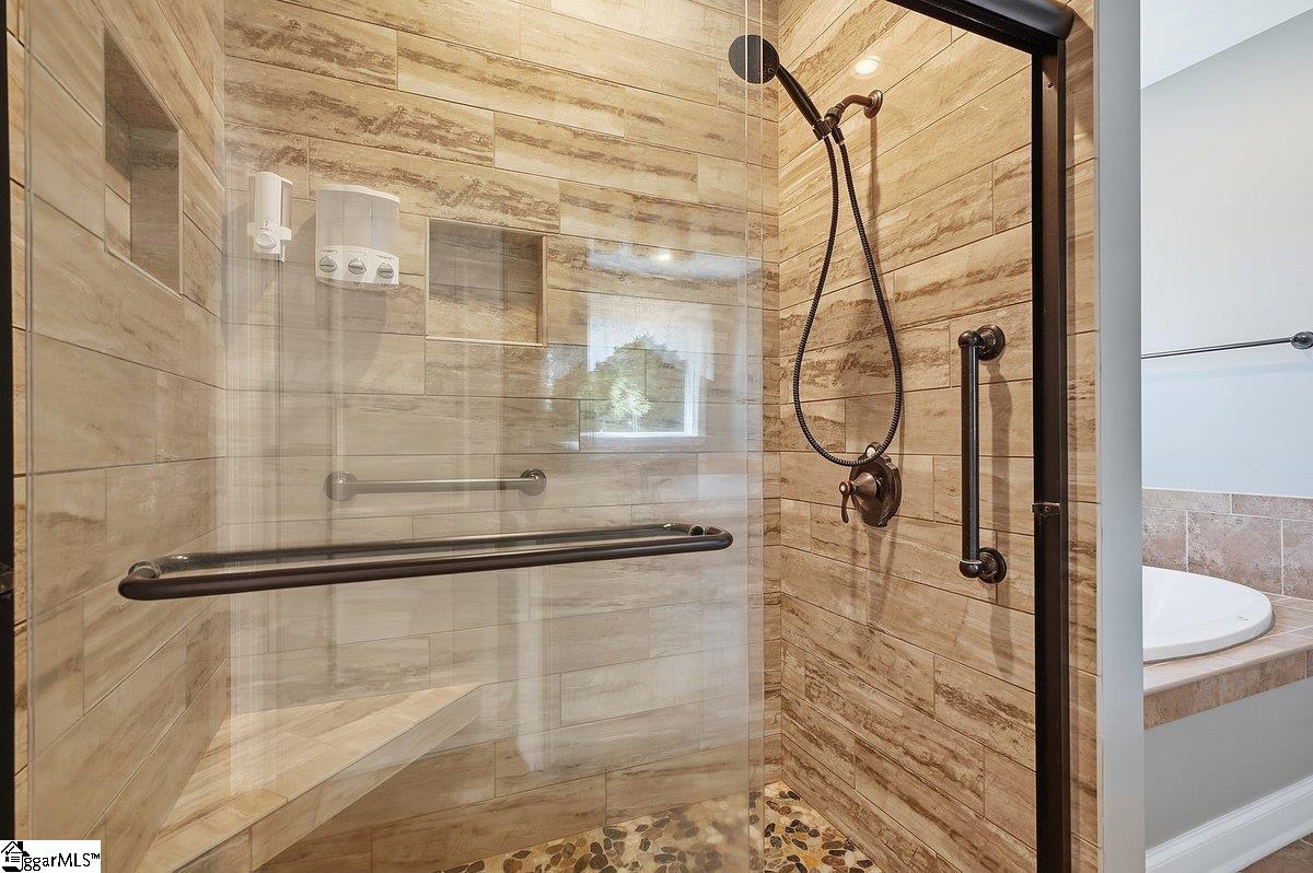 1 Mandarin Circle Property Photo 23