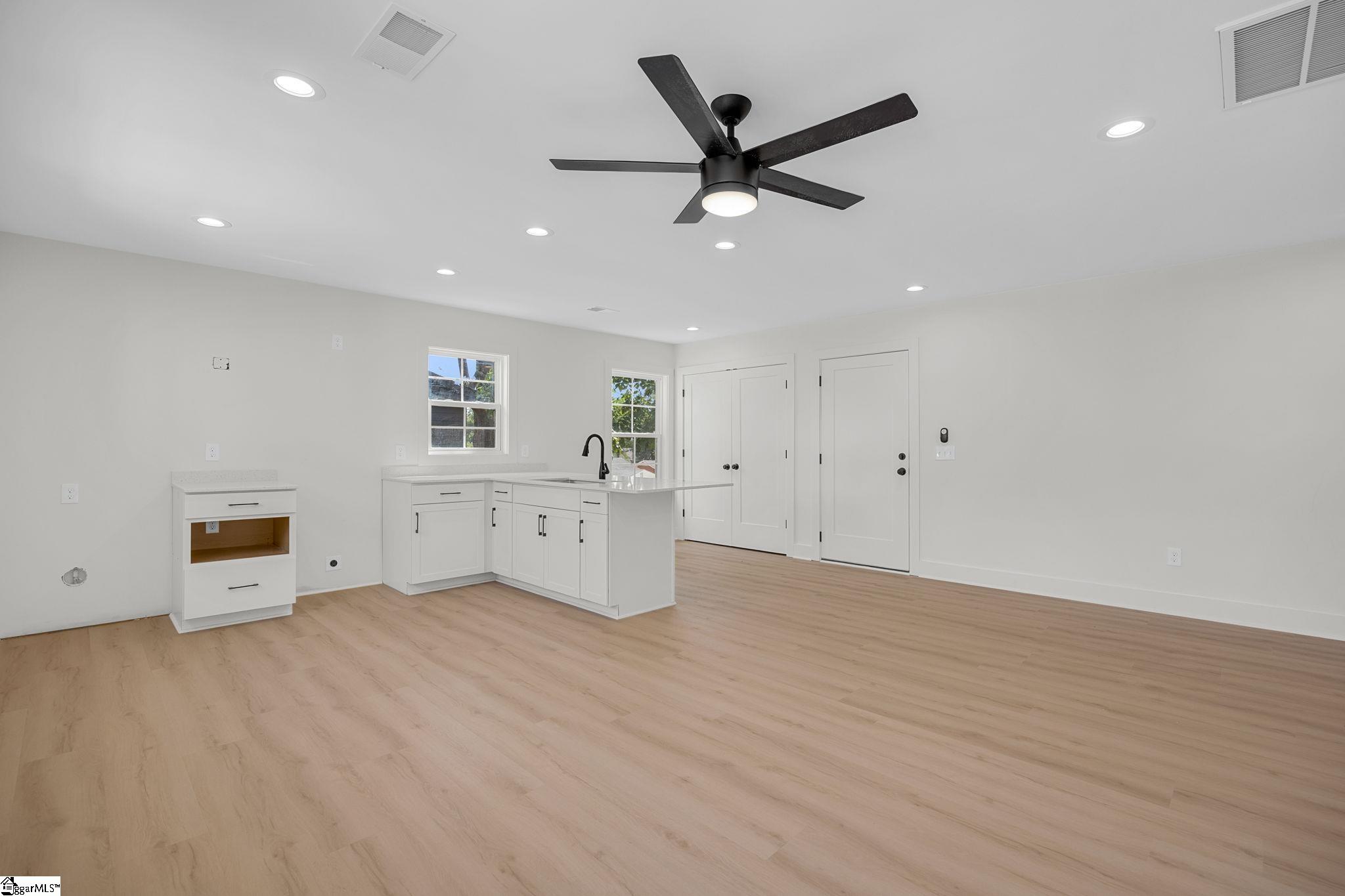 407 Pinckney Street Property Photo 32