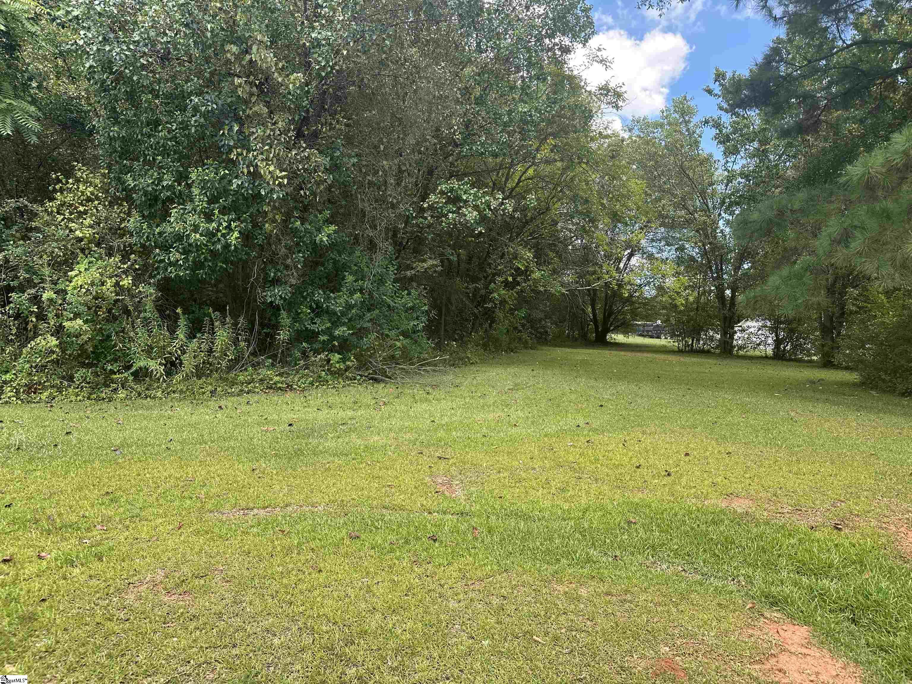 215 APPLE Drive Property Photo 1
