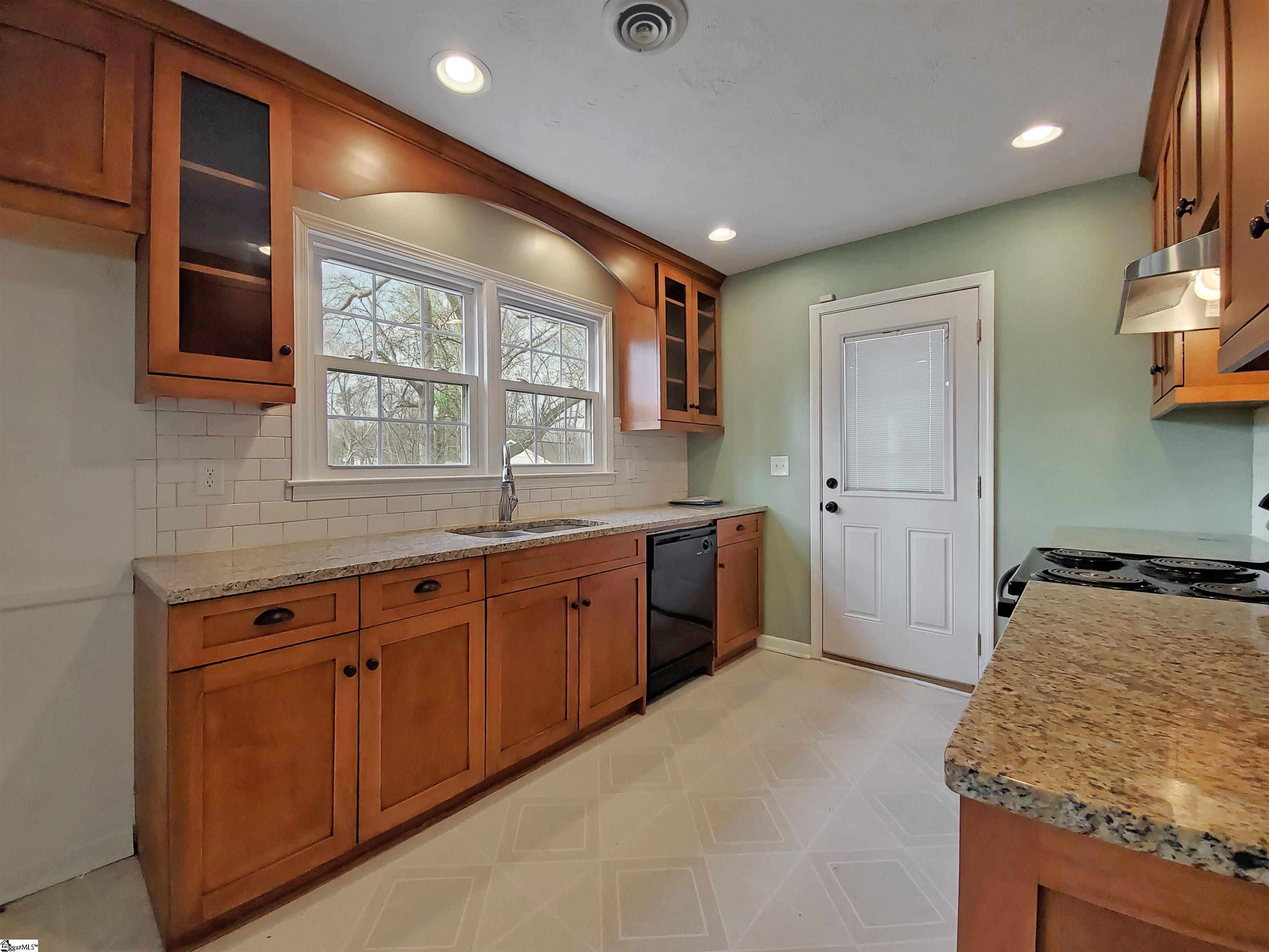 1603935 Property Photo 16
