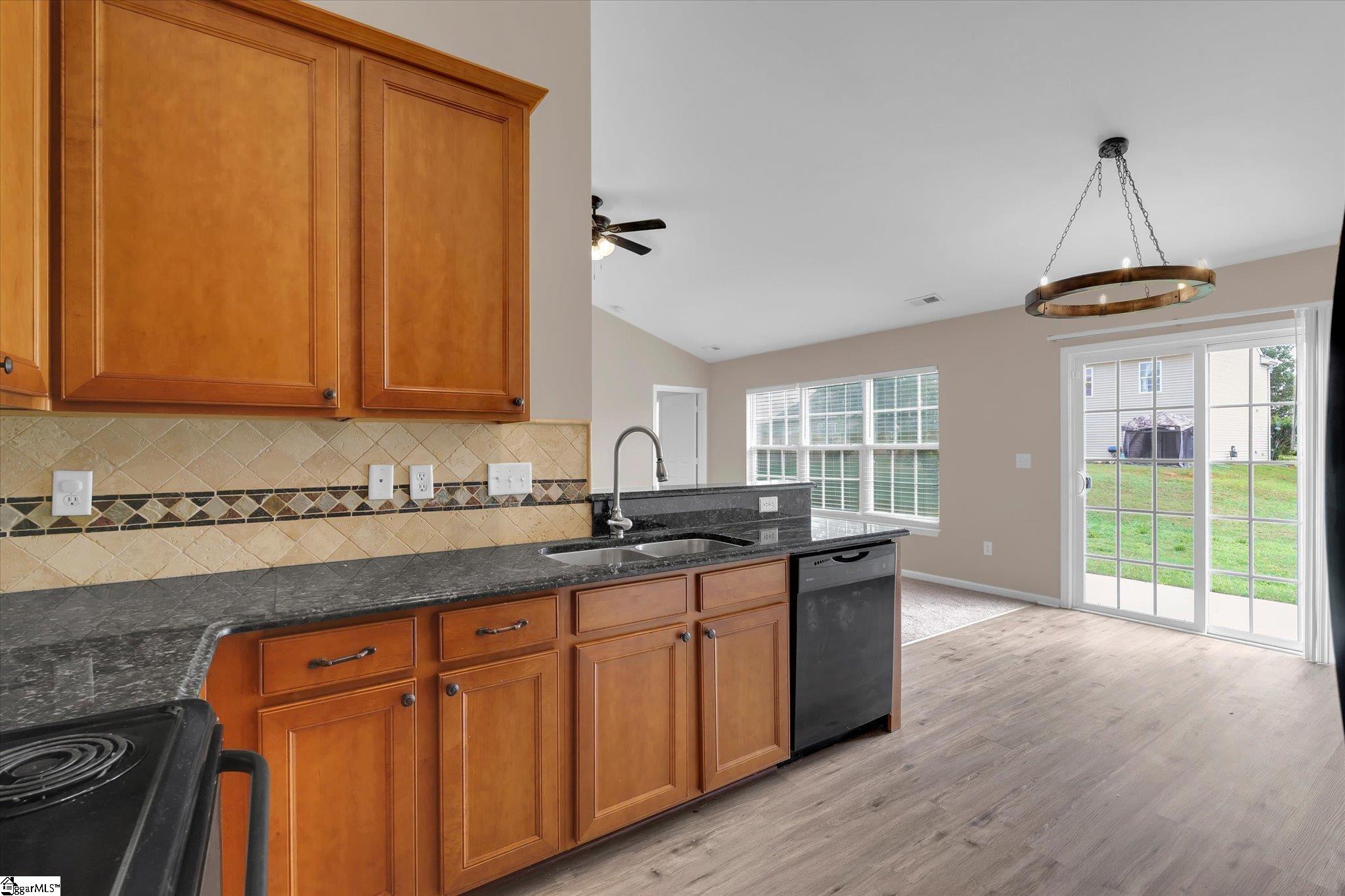 15 Sweet Shade Way Property Photo 12