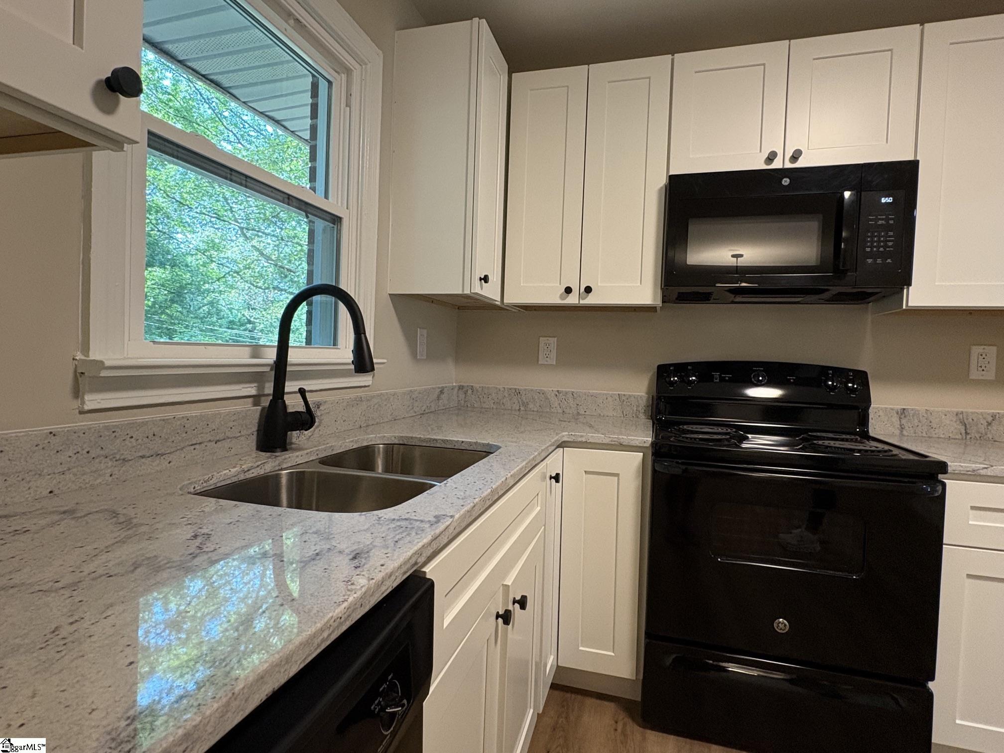 117 Anderson Avenue Property Photo 9