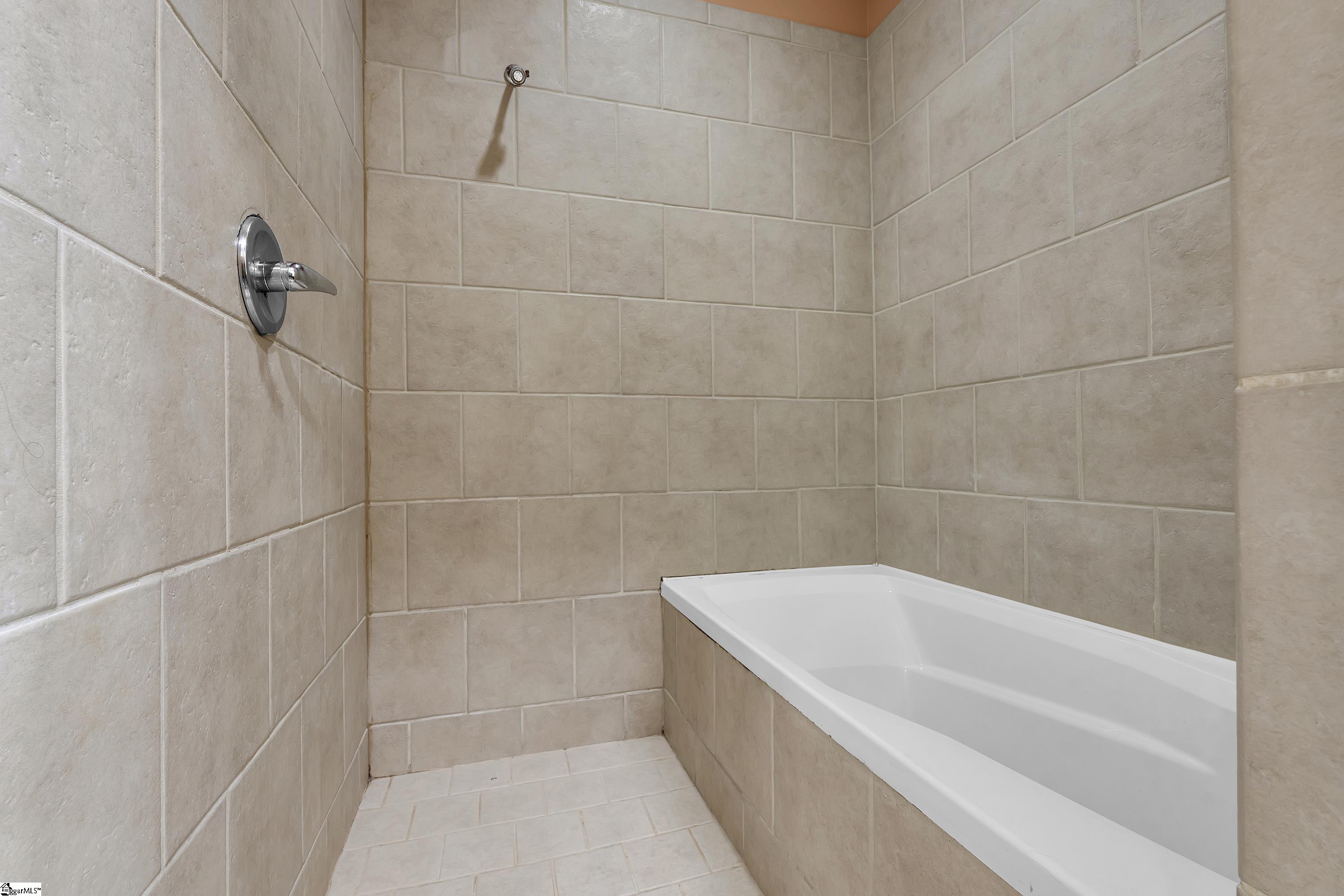 400 Mills Avenue Property Photo 11