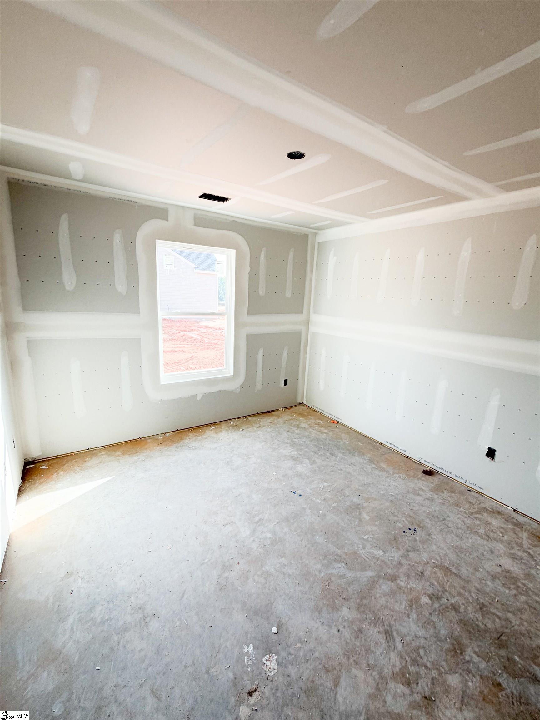 104 Henderson Road Property Photo 3