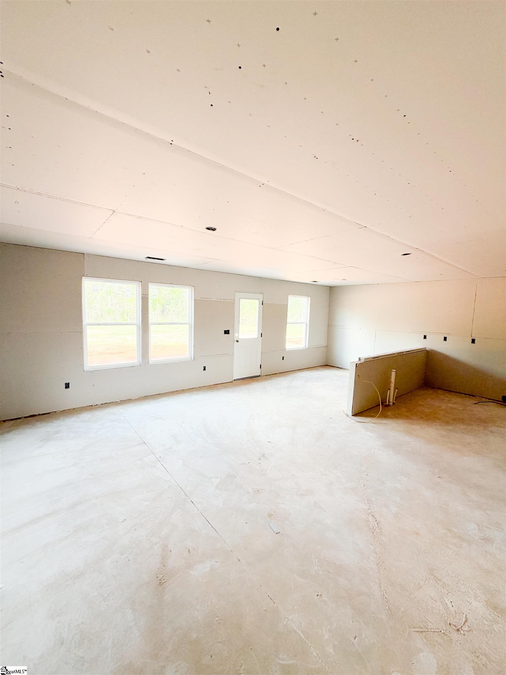 84 Henderson Road Property Photo 2