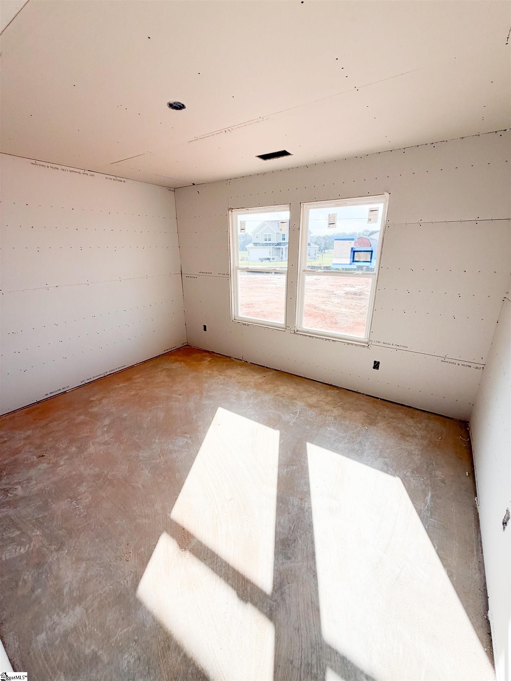 84 Henderson Road Property Photo 5