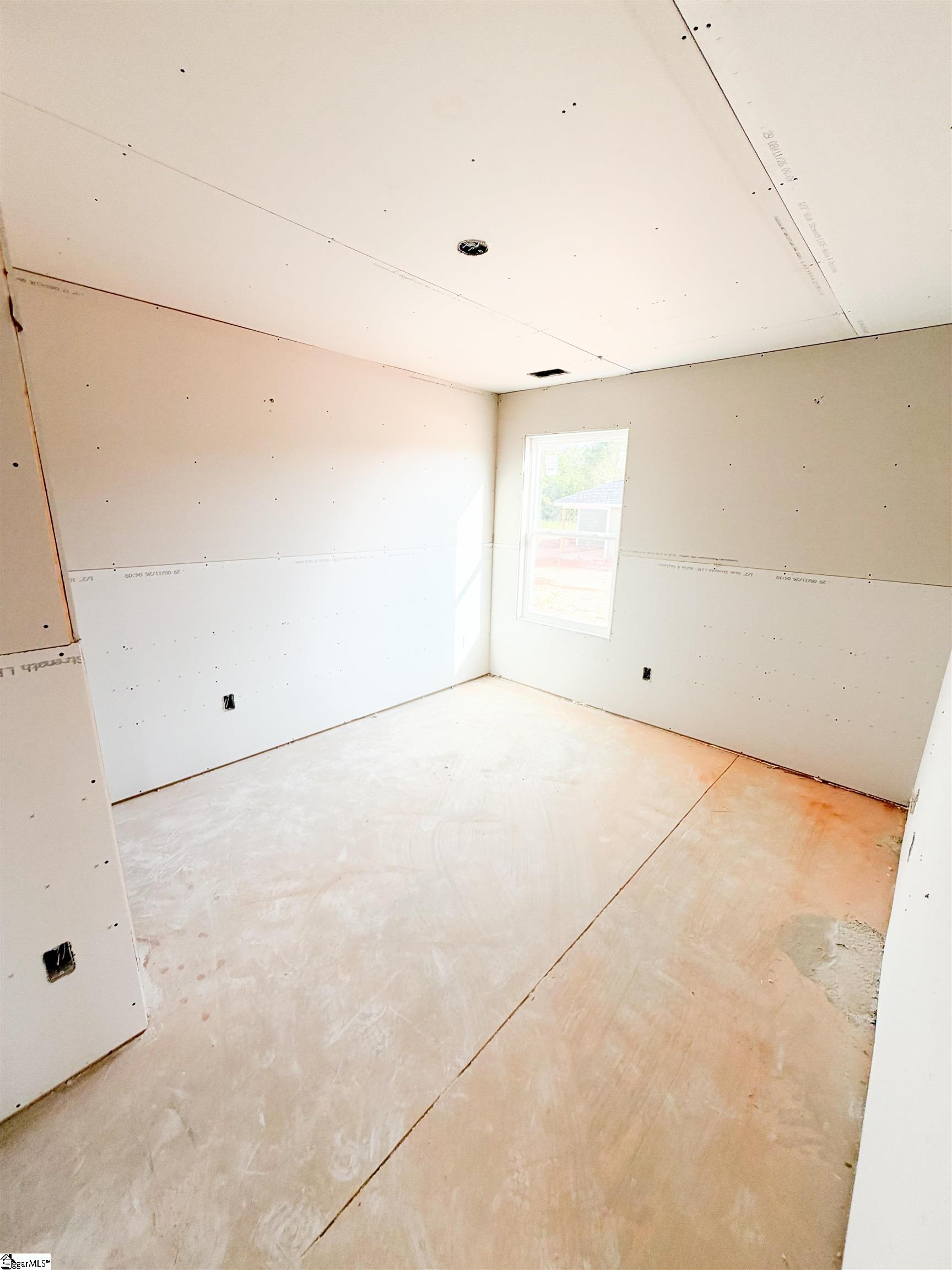 84 Henderson Road Property Photo 6