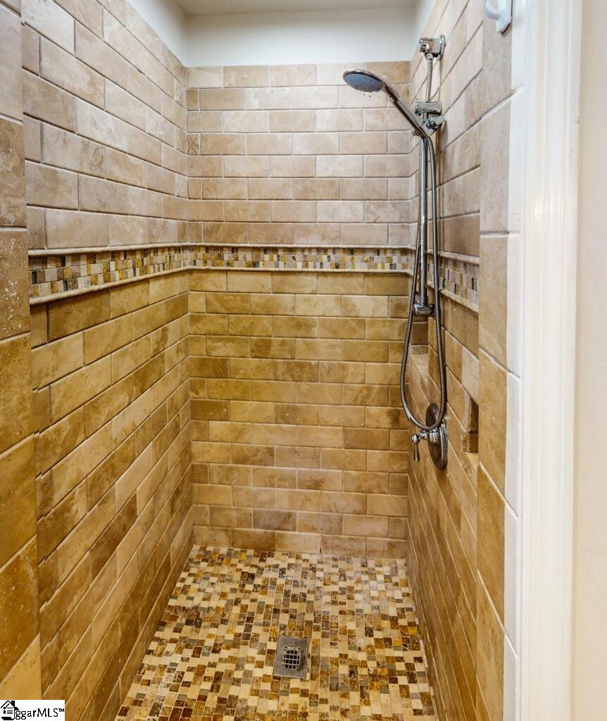 724 Hollywood Street Property Photo 16