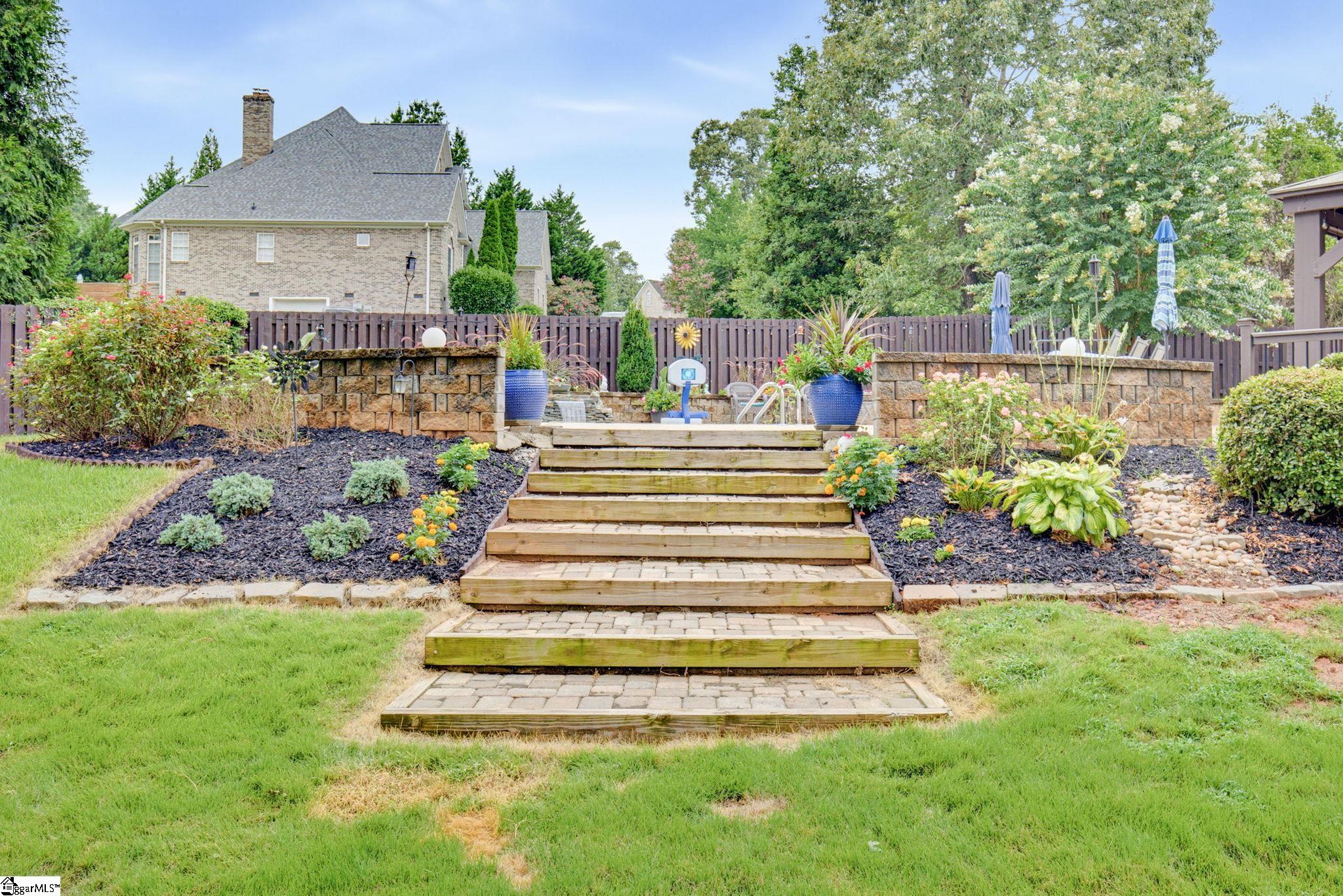 301 Glen Meadows Drive Property Photo 4