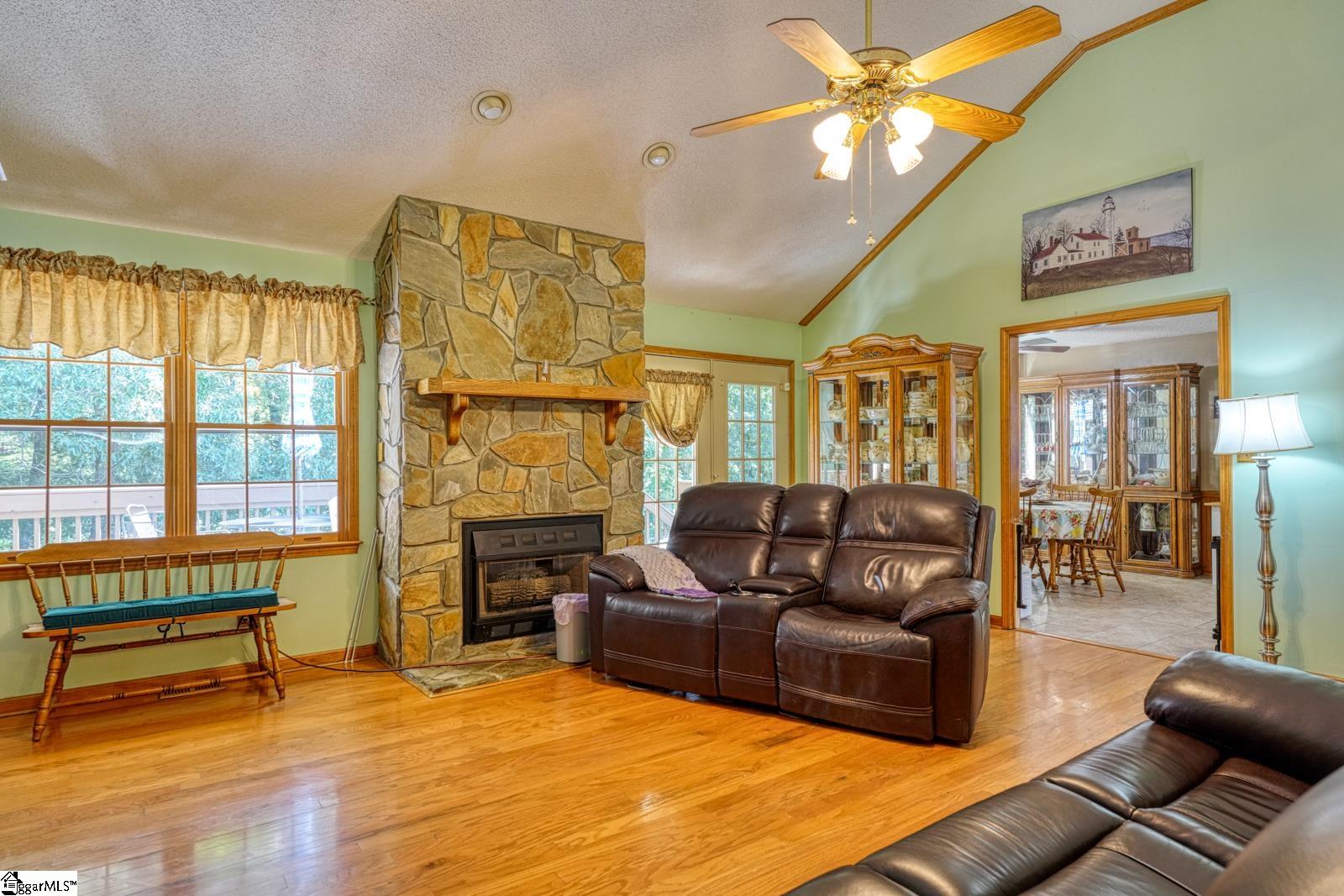 366 Shallowford Drive Property Photo 4