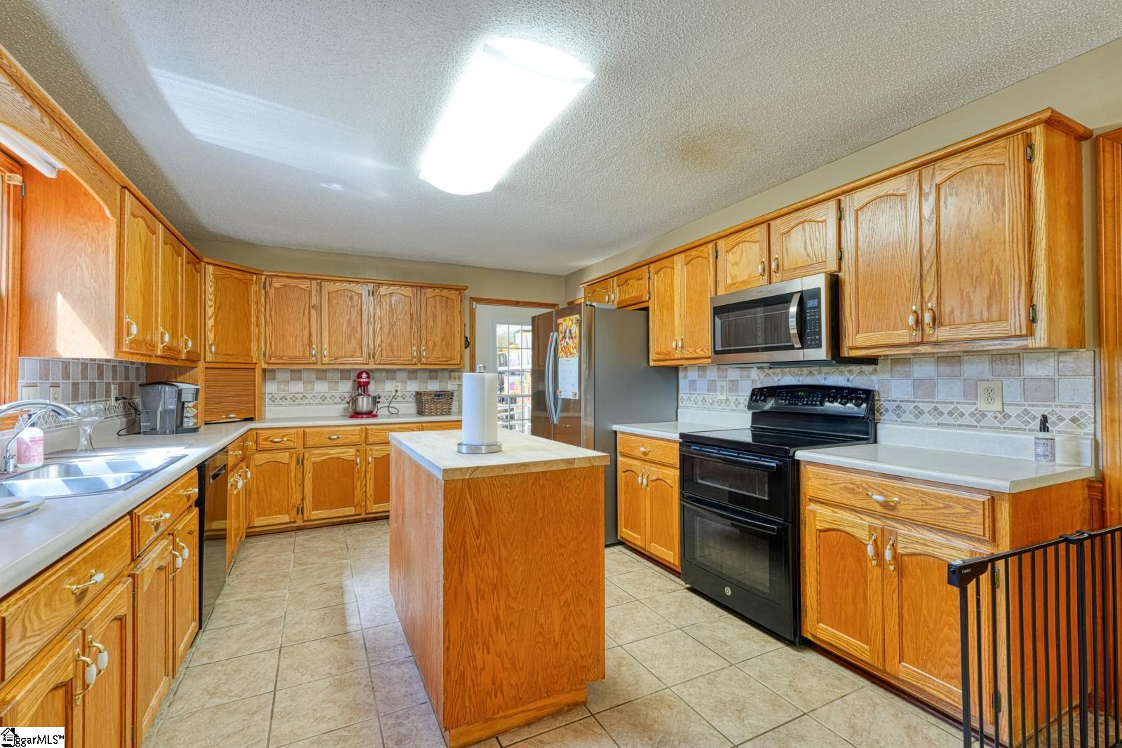 366 Shallowford Drive Property Photo 6