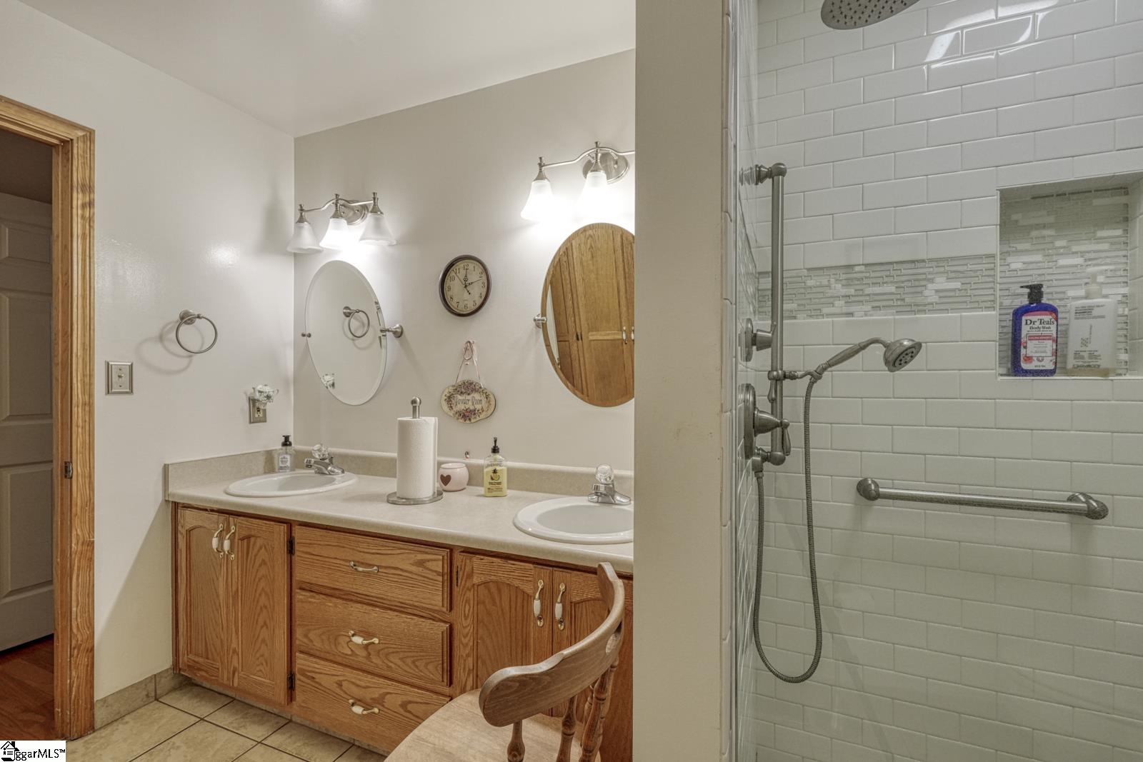 366 Shallowford Drive Property Photo 12