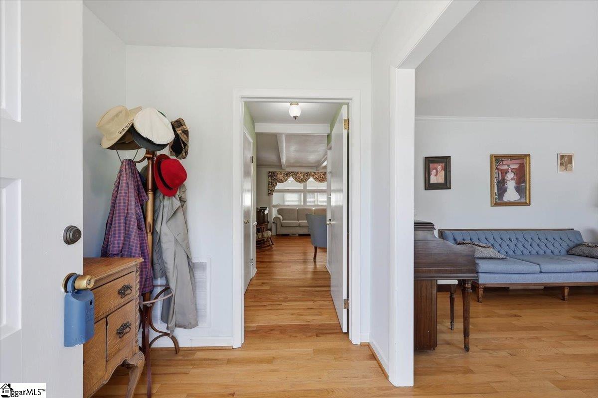 105 Lipscombe Drive Property Photo 3