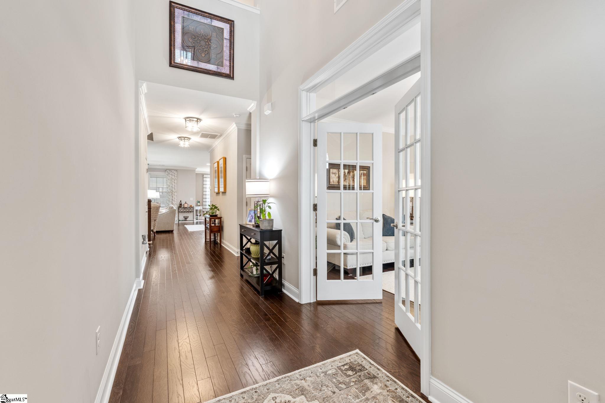 709 Saint Laurent Way Property Photo 3