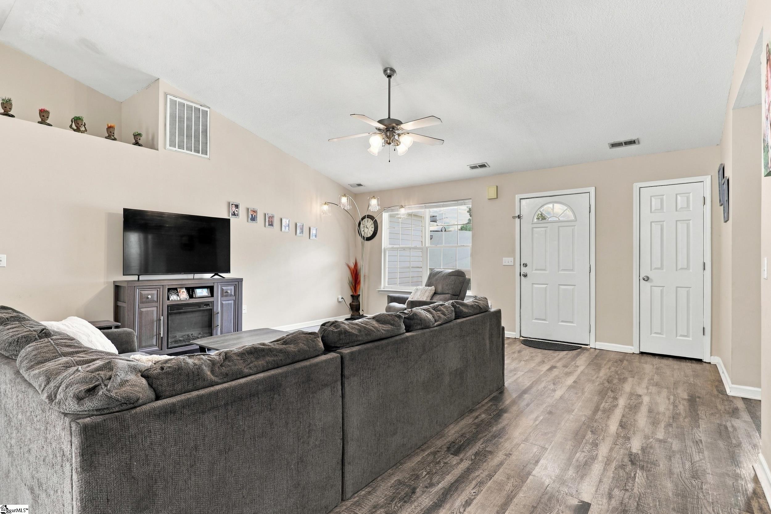 270 Chateau Street Property Photo 15