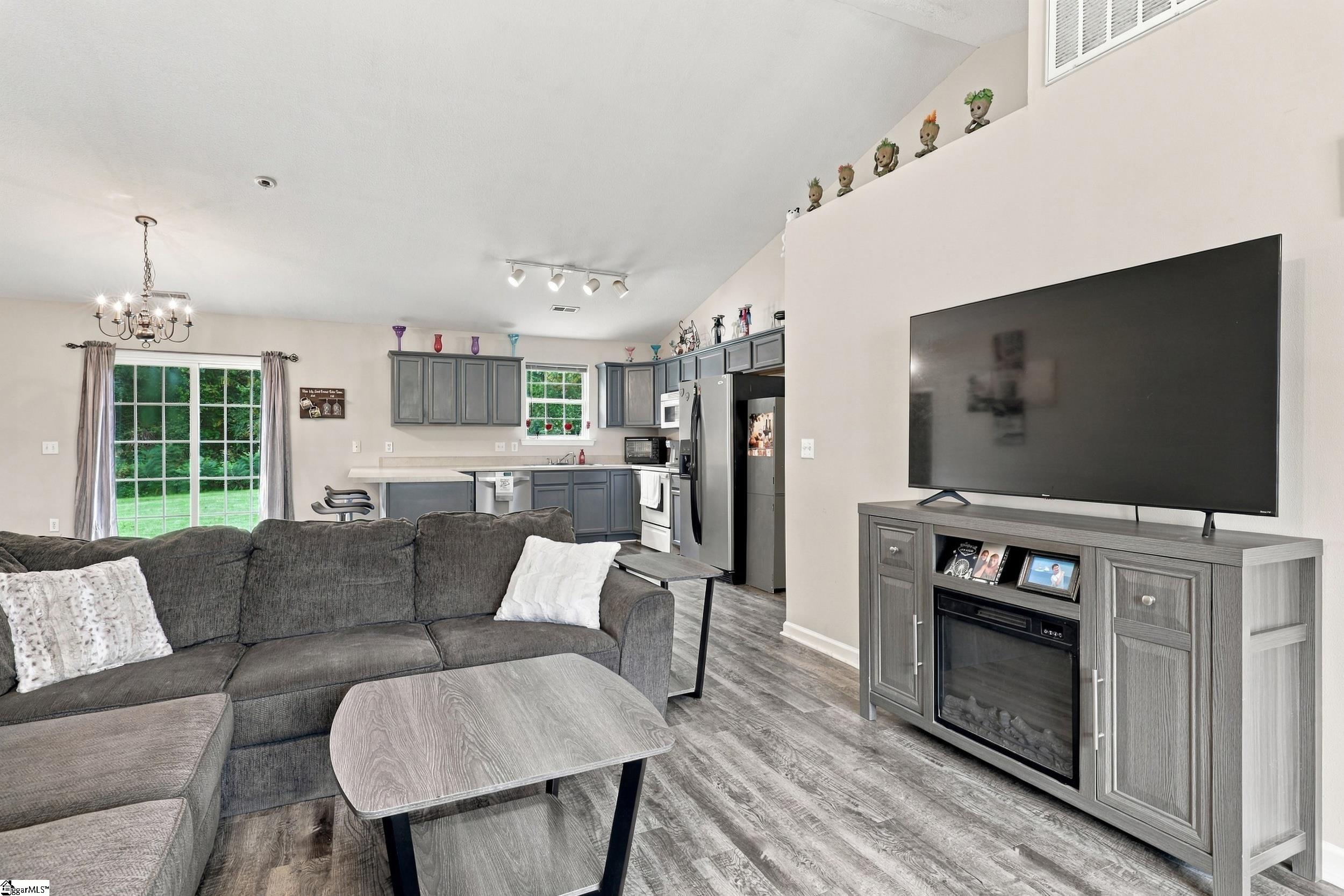 270 Chateau Street Property Photo 18