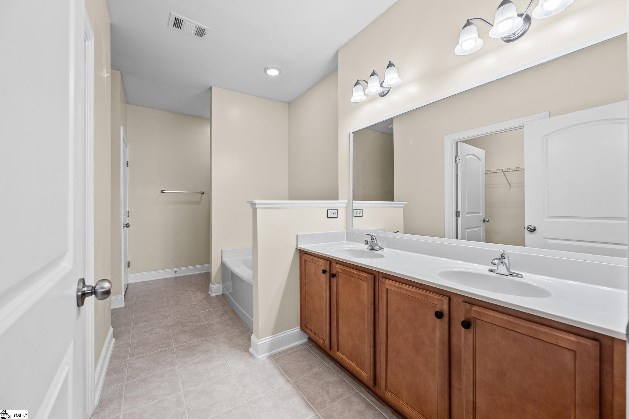 207 Louisville Drive Property Photo 17