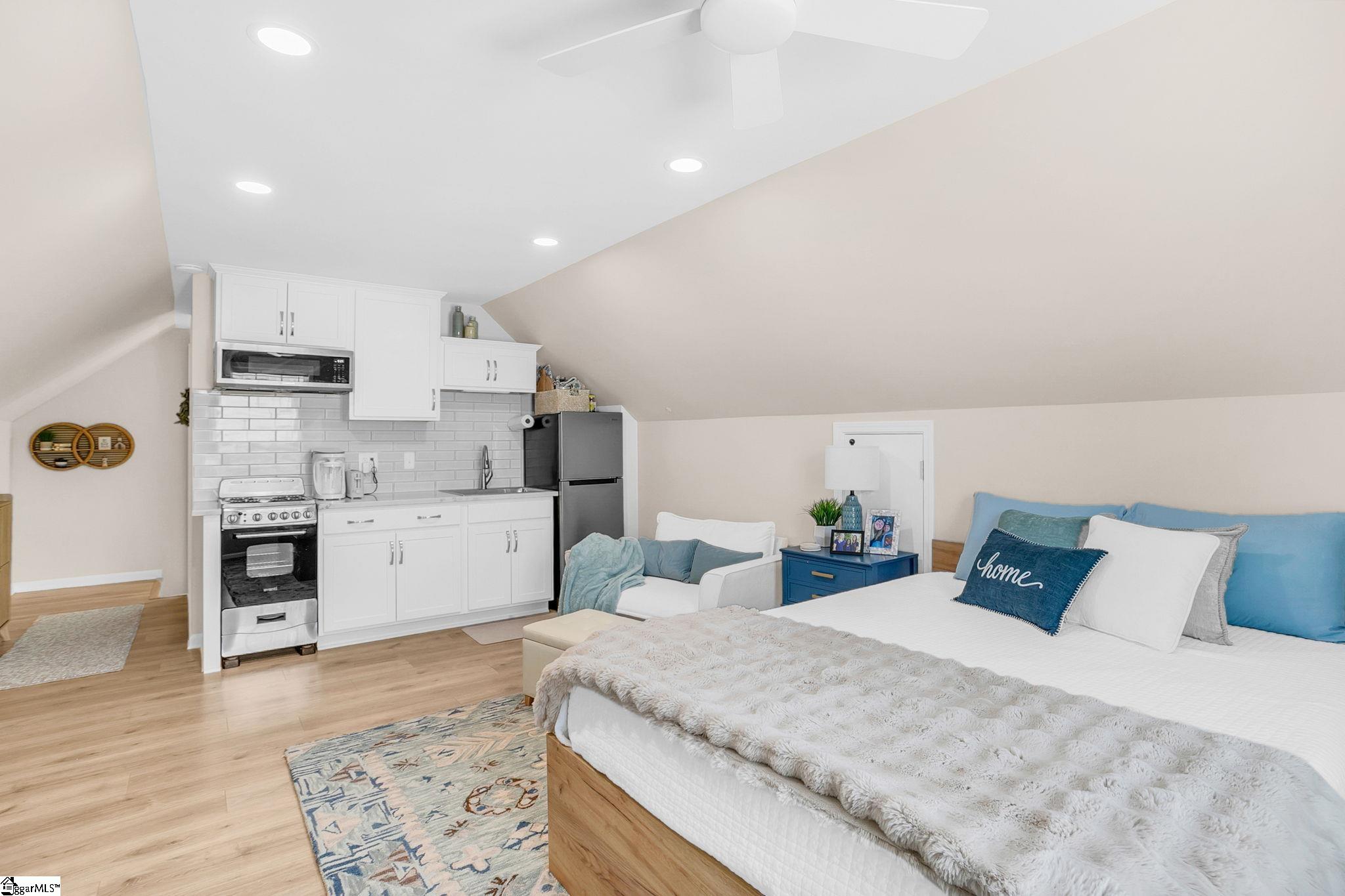32 Debonair Way Property Photo 40