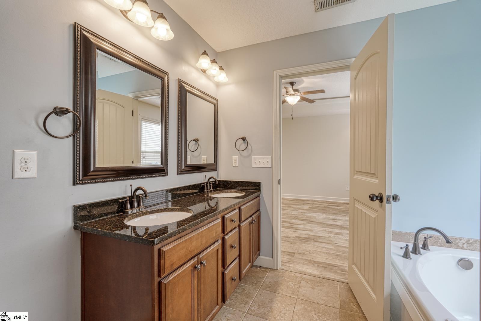 560 Semillon Lane Property Photo 32