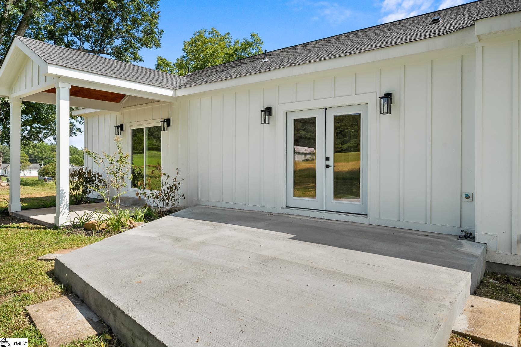 2024 Edwards Lake Road Property Photo 27