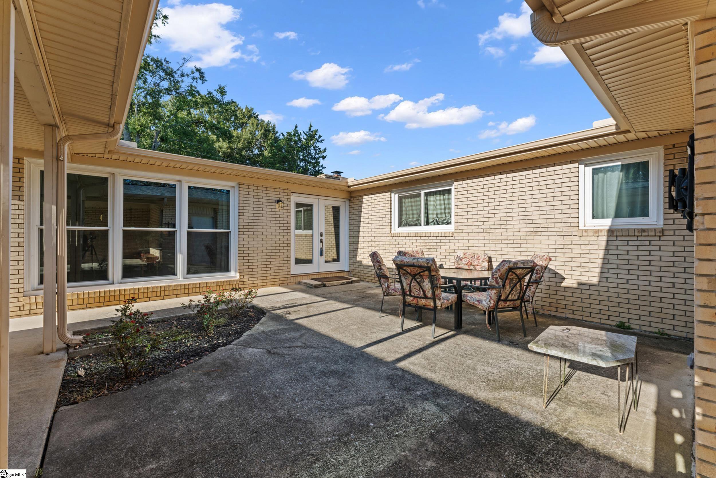201 Eastview Drive Property Photo 4
