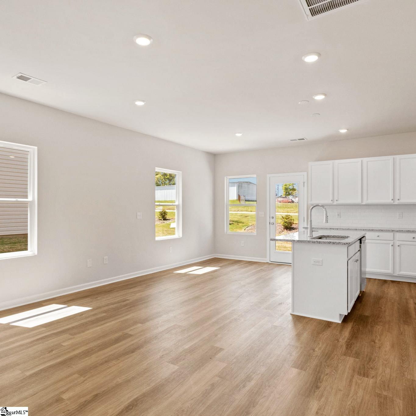 100 Derwent Trail Property Photo 3