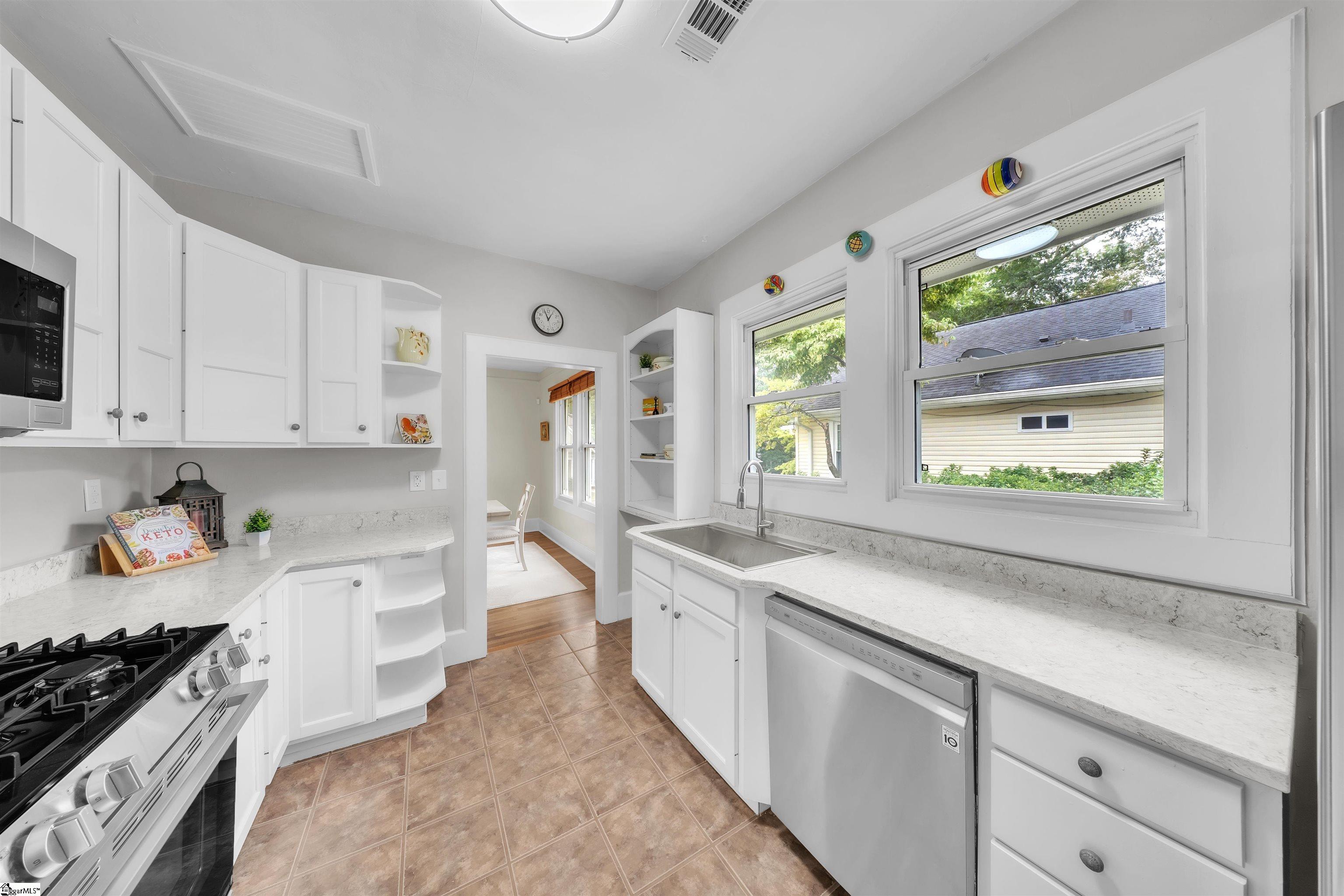 107 Whitehall Street Property Photo 8