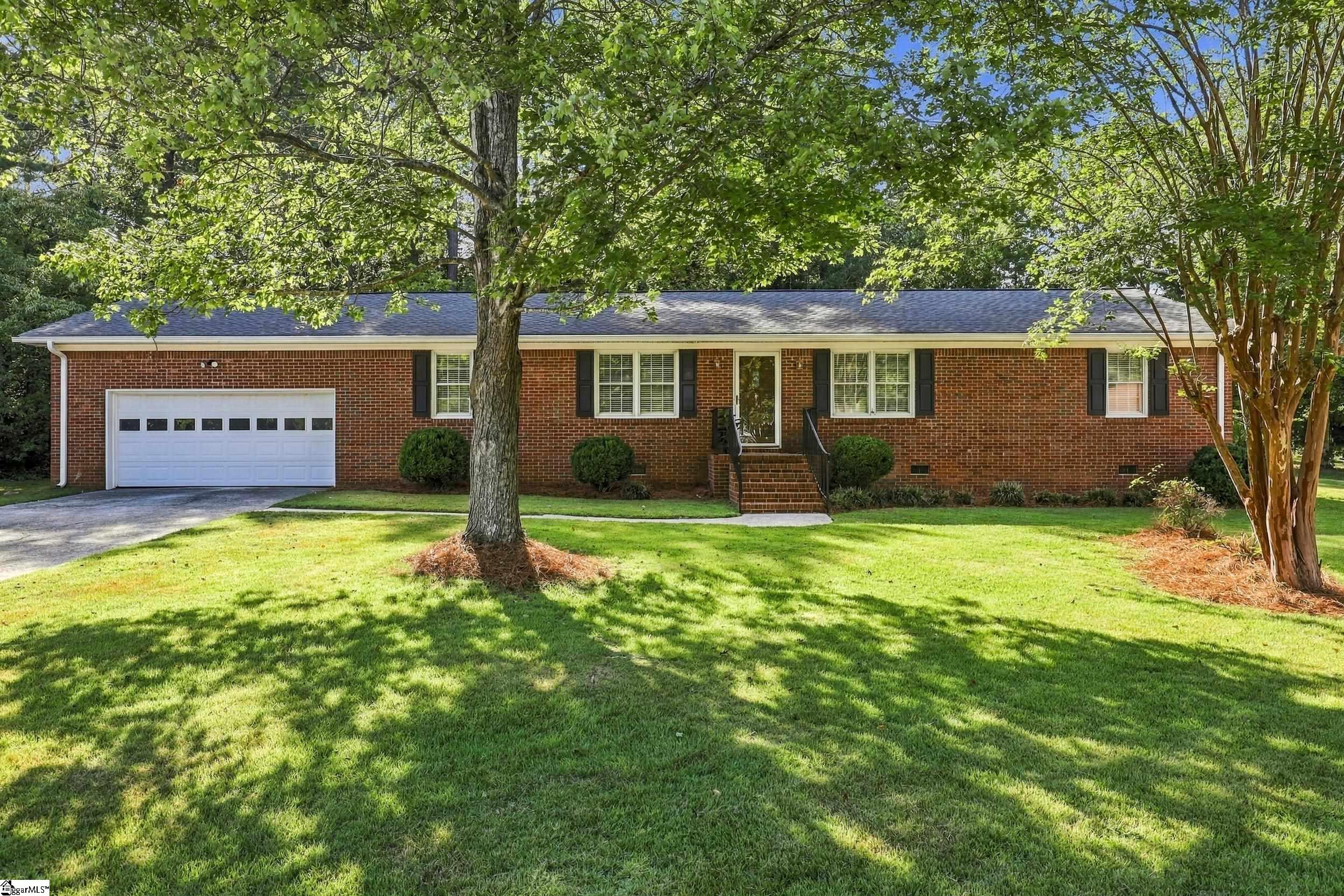 105 Vicksburg Court Property Photo 1
