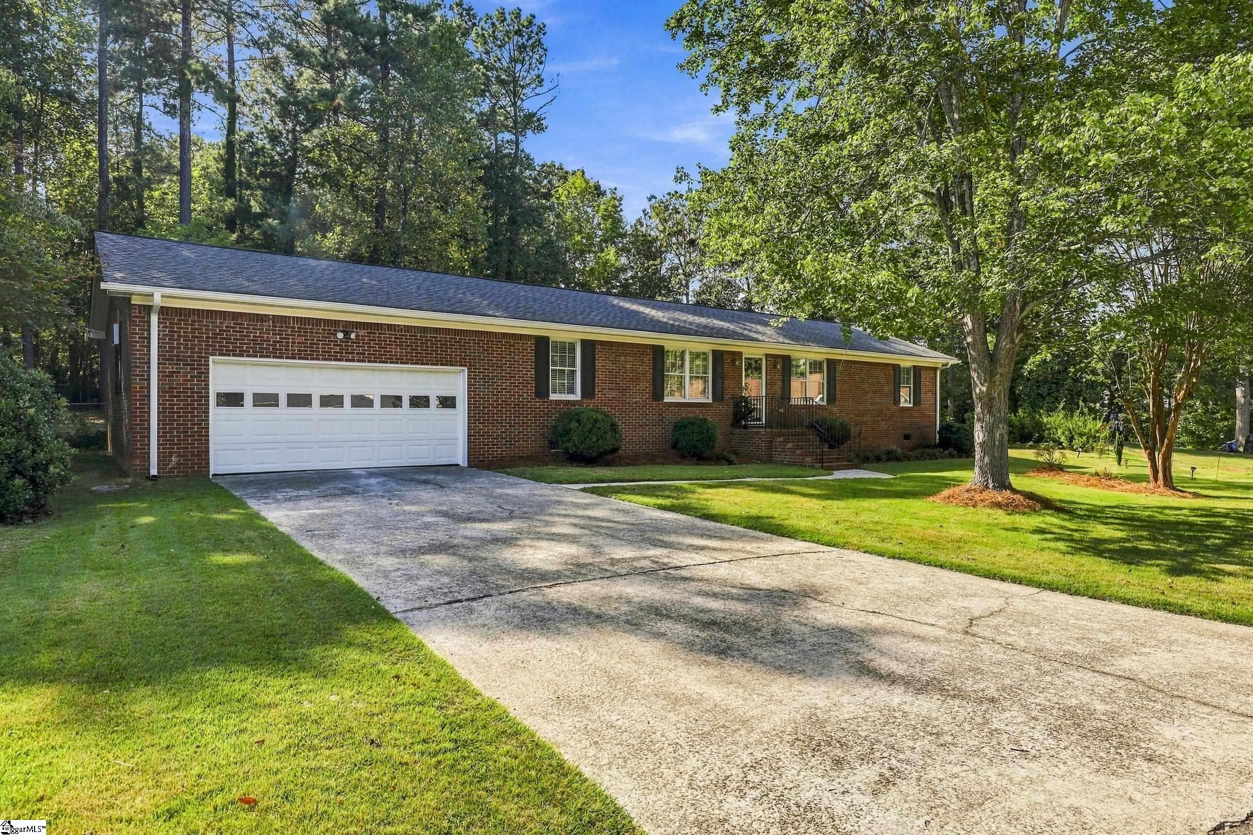105 Vicksburg Court Property Photo 1